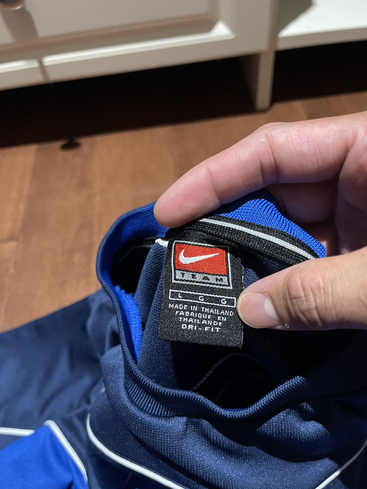 Nike Vintage Y2K Nike Centre Swoosh Shirt Size US L / EU 52-54 / 3 - 3 Thumbnail