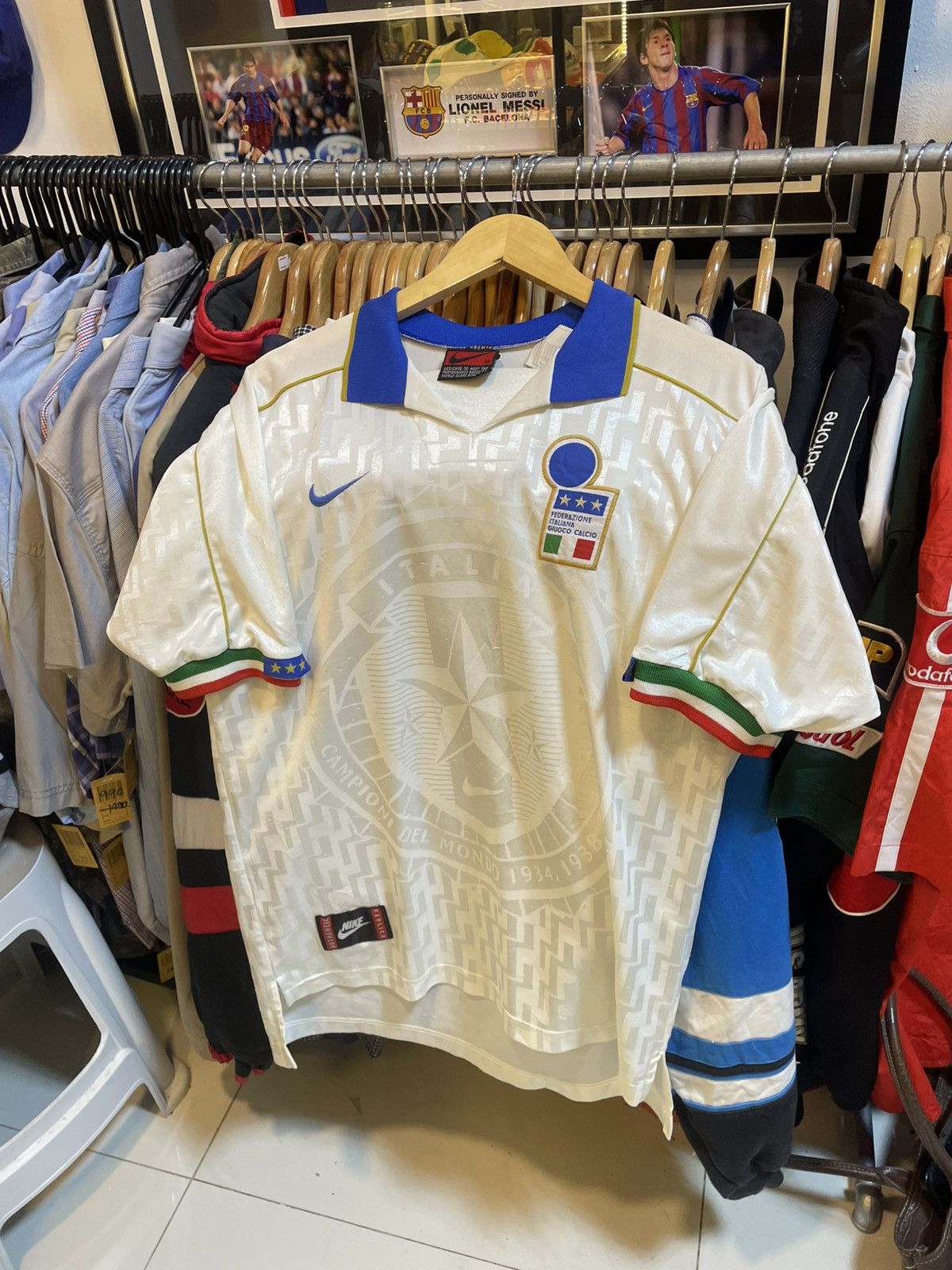 Nike Vintage 1995-1996 Italy Away Kit Size US M / EU 48-50 / 2 - 1 Thumbnail