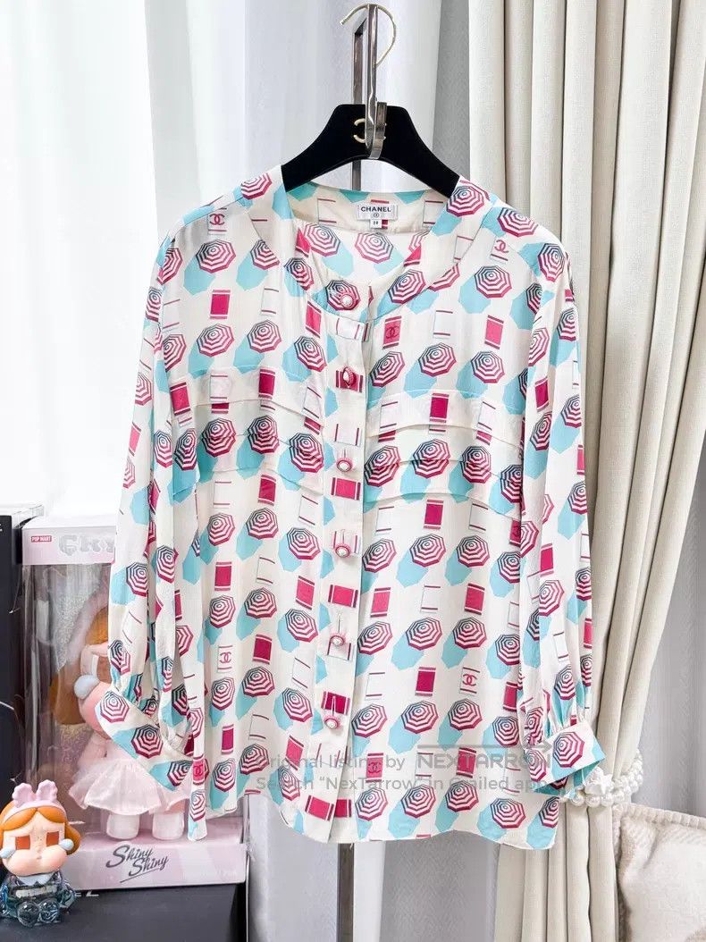 Chanel Chanel Round-neck long-sleeved cardigan shirt with sun umb Size XS / US 0-2 / IT 36-38 - 1 Thumbnail