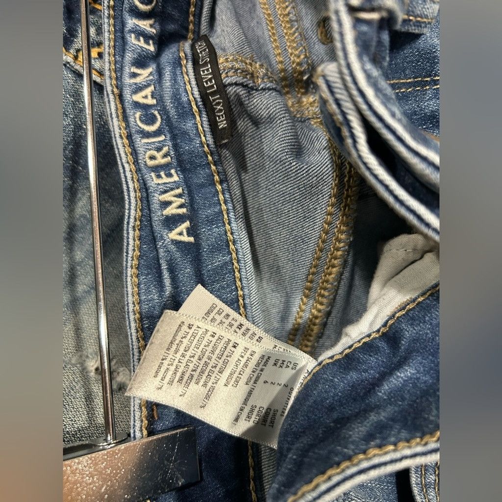 American Eagle Outfitters American Eagle high-waisted skinny jeans w distressed detail Size 26" / US 2 / IT 38 - 2 Thumbnail