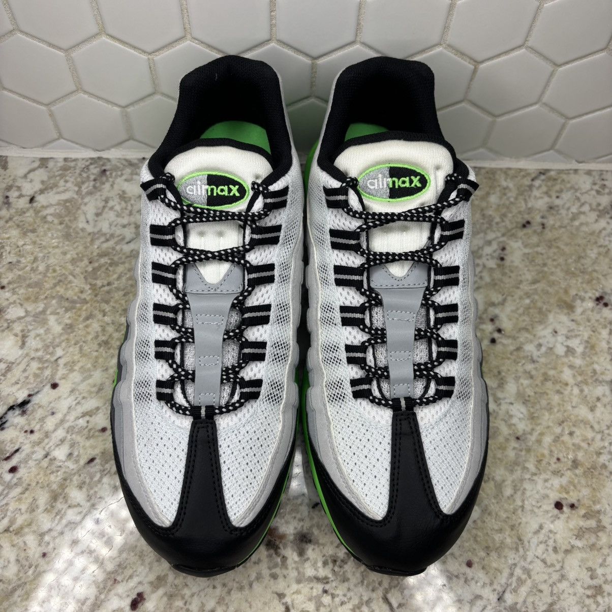 Nike Size 10.5 - Nike Air Max 95 Volt Black 2014 Clean With Box Size US 10.5 / EU 43-44 - 5 Thumbnail