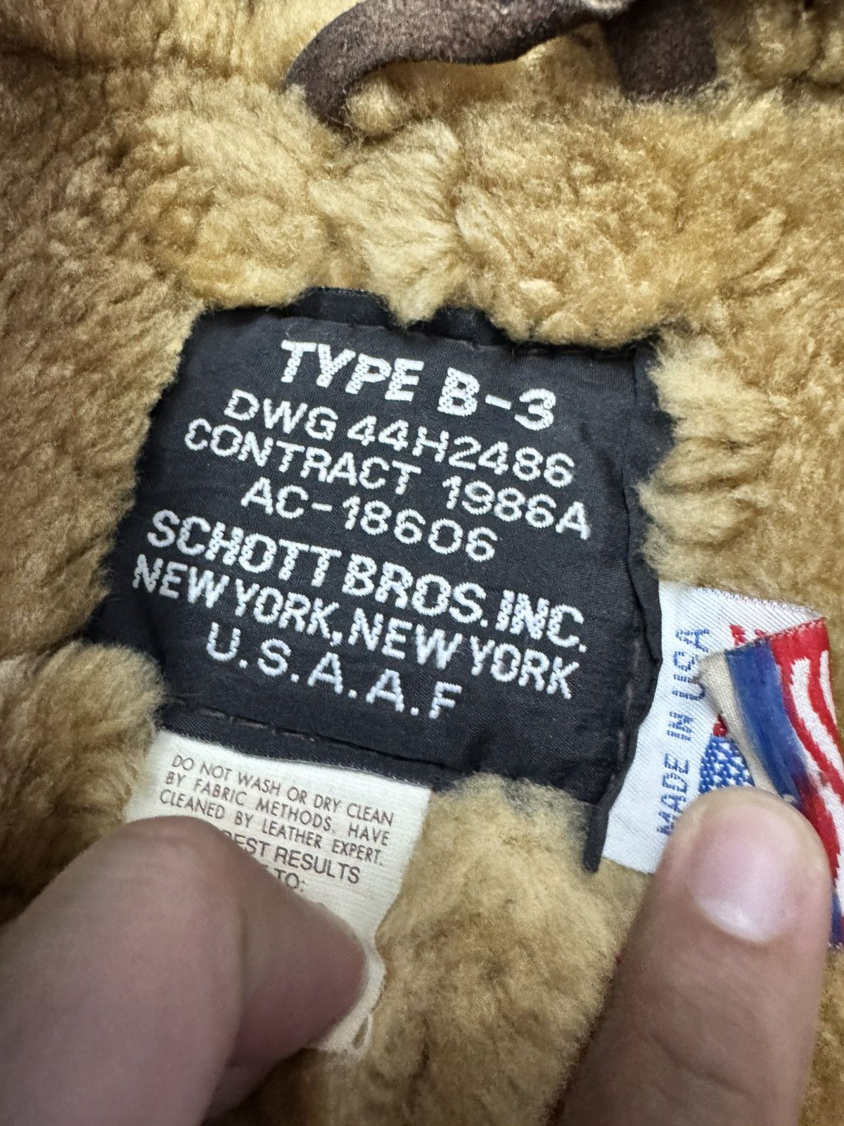 Schott VINTAGE 1980s SCHOTT B-3 SHEARLING JACKET Size US M / EU 48-50 / 2 - 5 Thumbnail