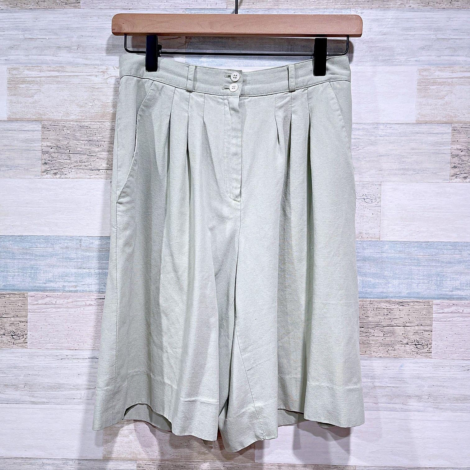 Liz Claiborne Liz Claiborne Vintage Silk Longline Shorts Green Womens 8P Size 30" / US 8 / IT 44 - 1 Thumbnail