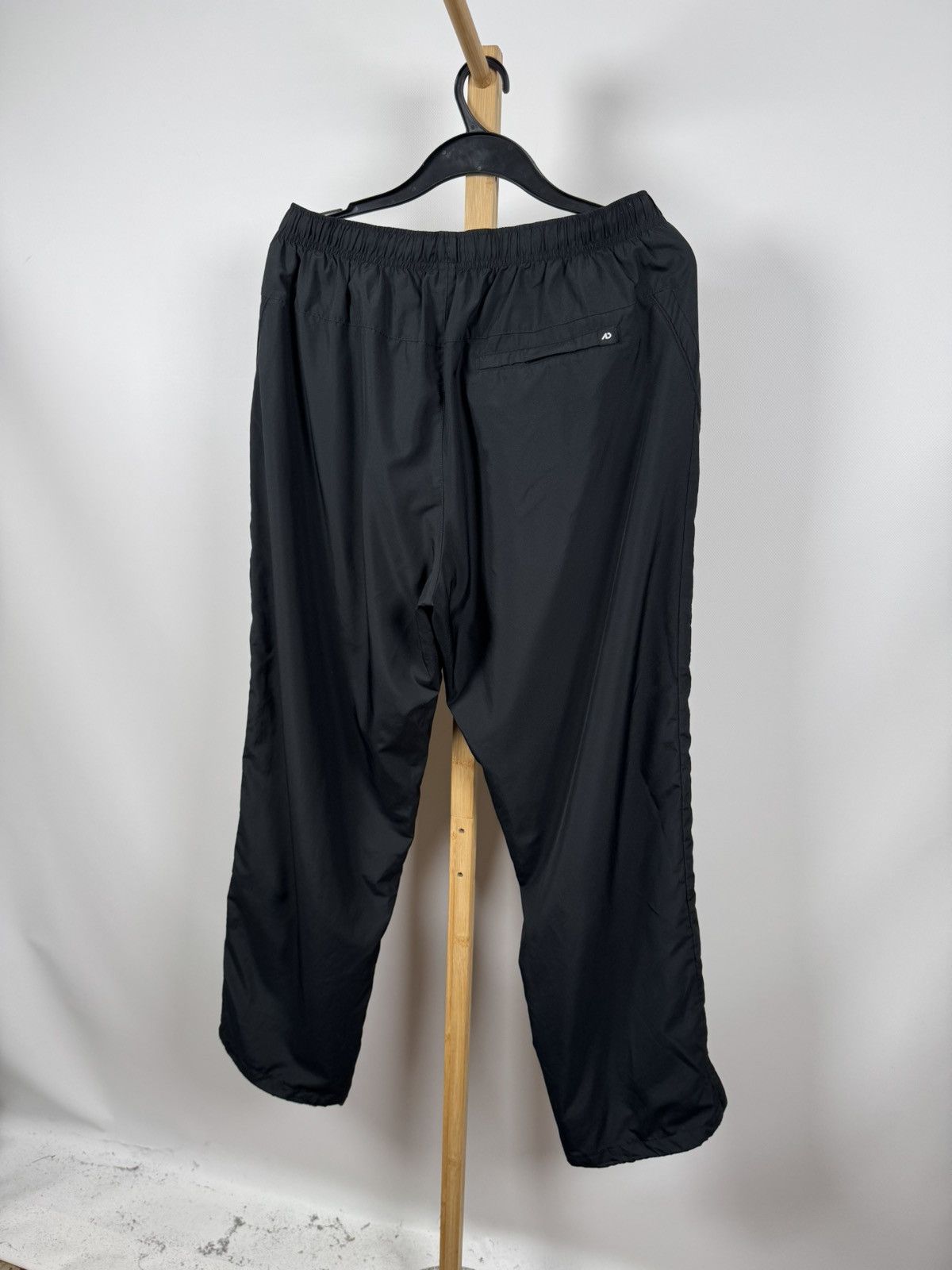 Nike Nike tracksuit bottoms, wide unisex XXL with no cuff. Size US 40 / EU 56 - 6 Thumbnail
