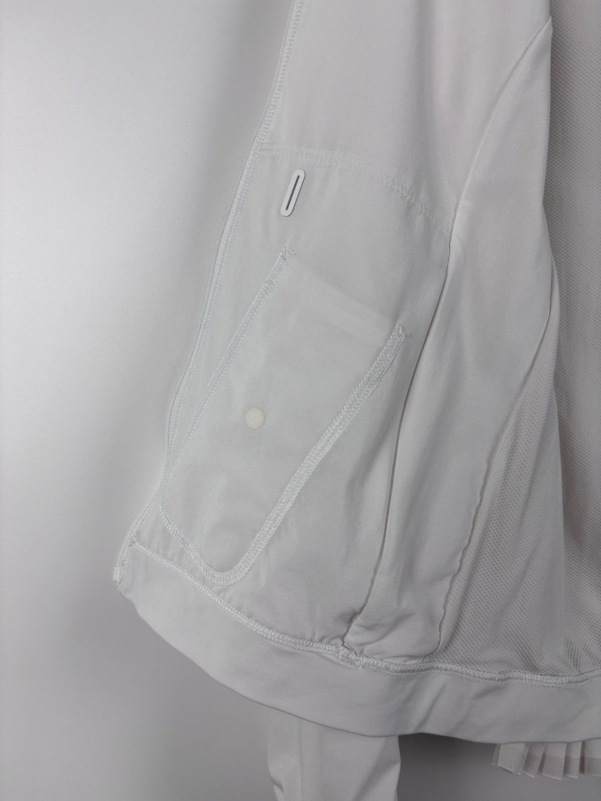 Lululemon Womens Lululemon Track Zip Jacket White Size ~XS Size S / US 4 / IT 40 - 9 Thumbnail