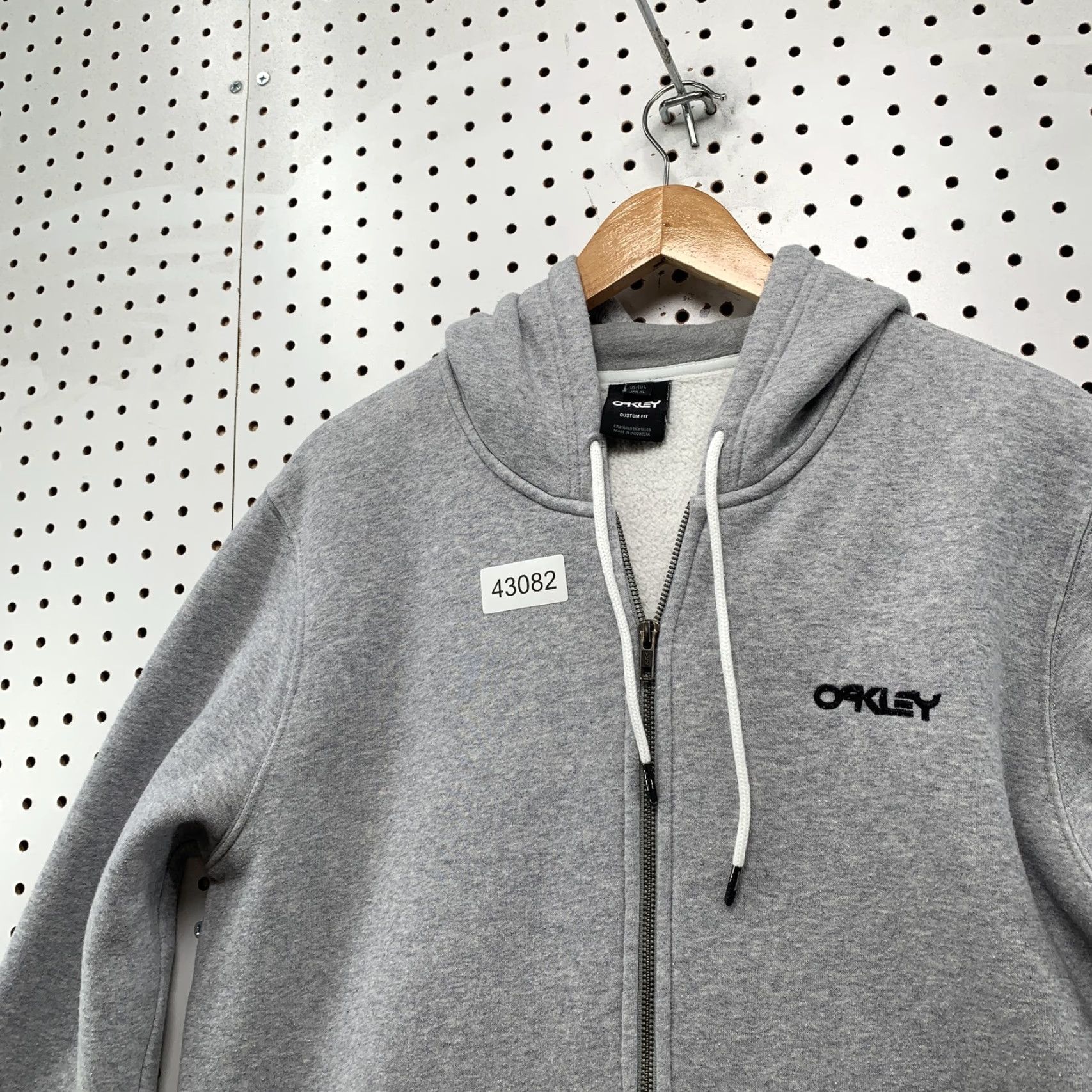 Oakley Oakley Zip Hoodie Sweatshirt Mens Large Hooded Gray Fleece Logo Embroidered Zip Hoodie Oakley Mens Large Gray Fleece Logo Embroidered Size L / US 10 / IT 46 - 2 Thumbnail