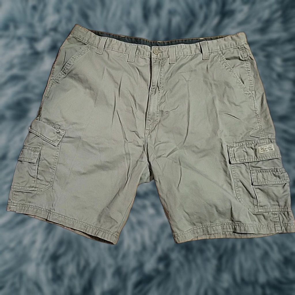 Wrangler VINTAGE Wrangler Hero Cargo Shorts Men 46 Big & Tall Khaki Cotton Canvas 8 Pockets 11in Inseam Relaxed Flat Front pants Shirt? Size US 30 / EU 46 - 1 Thumbnail