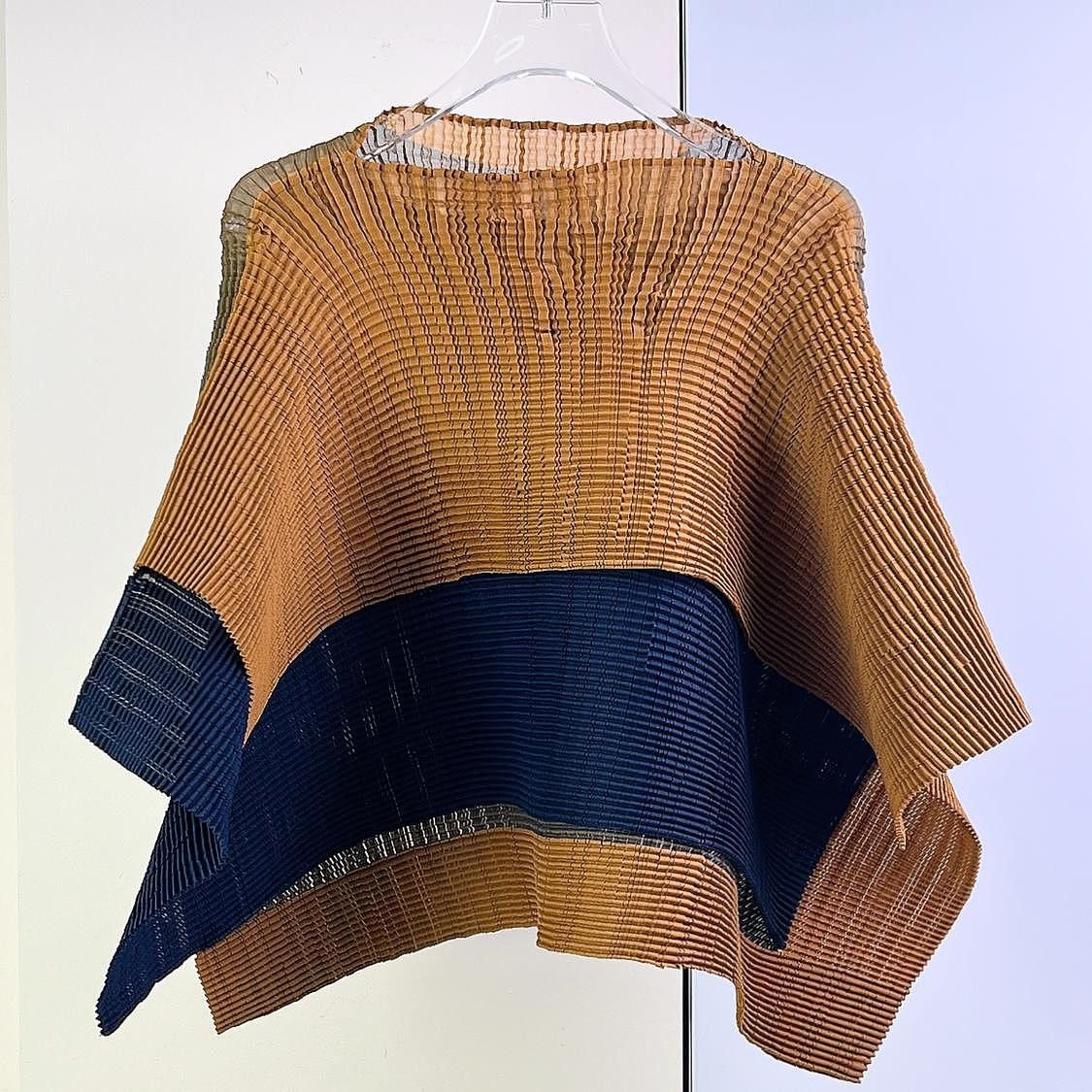 Issey Miyake Issey Miyake Pleated Top Size 2 Size M / US 6-8 / IT 42-44 - 1 Thumbnail