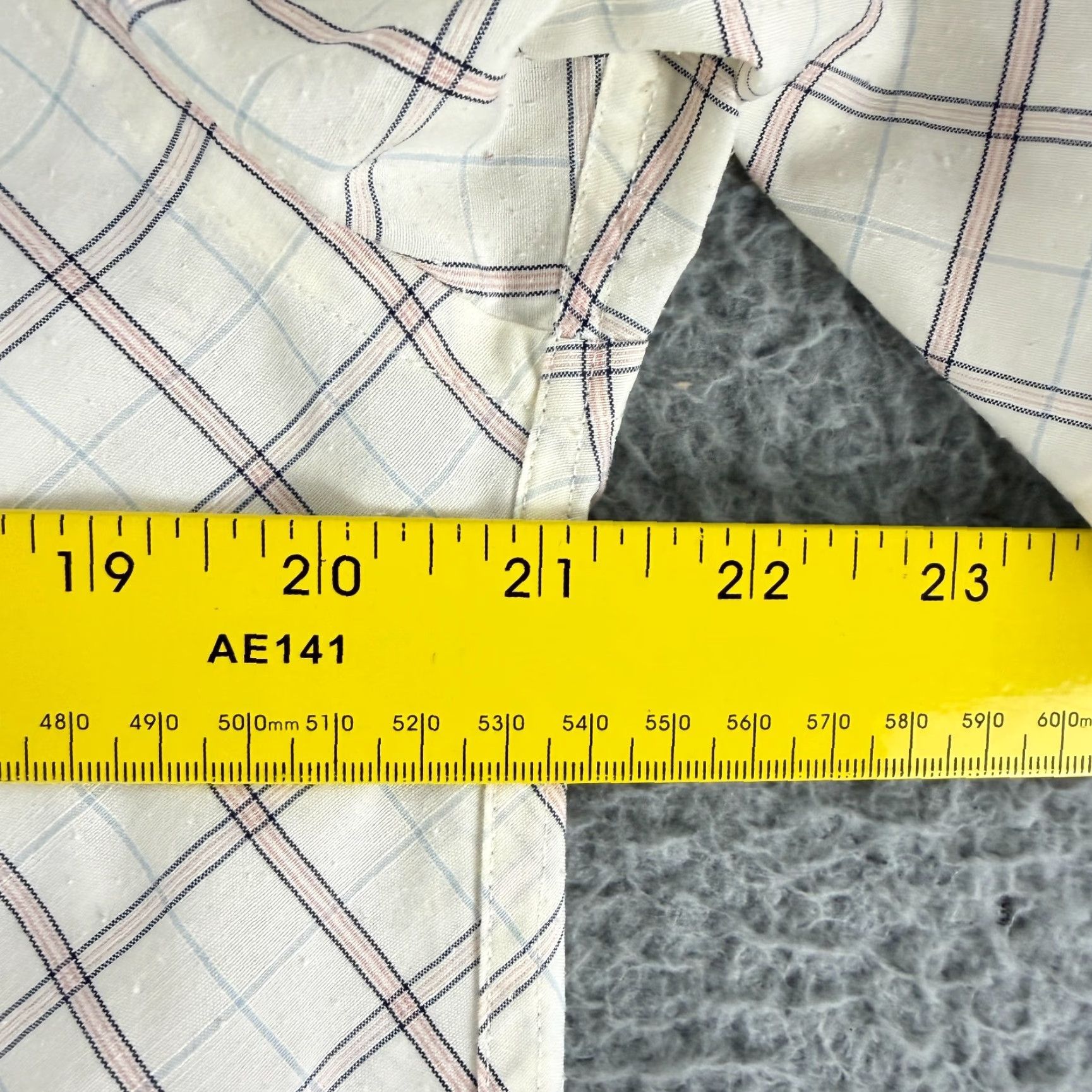 Giorgio Armani Vintage Giorgio Armani Lecollezioni Button-Up Shirt Mens L Ivory Plaid SS Size US L / EU 52-54 / 3 - 7 Thumbnail