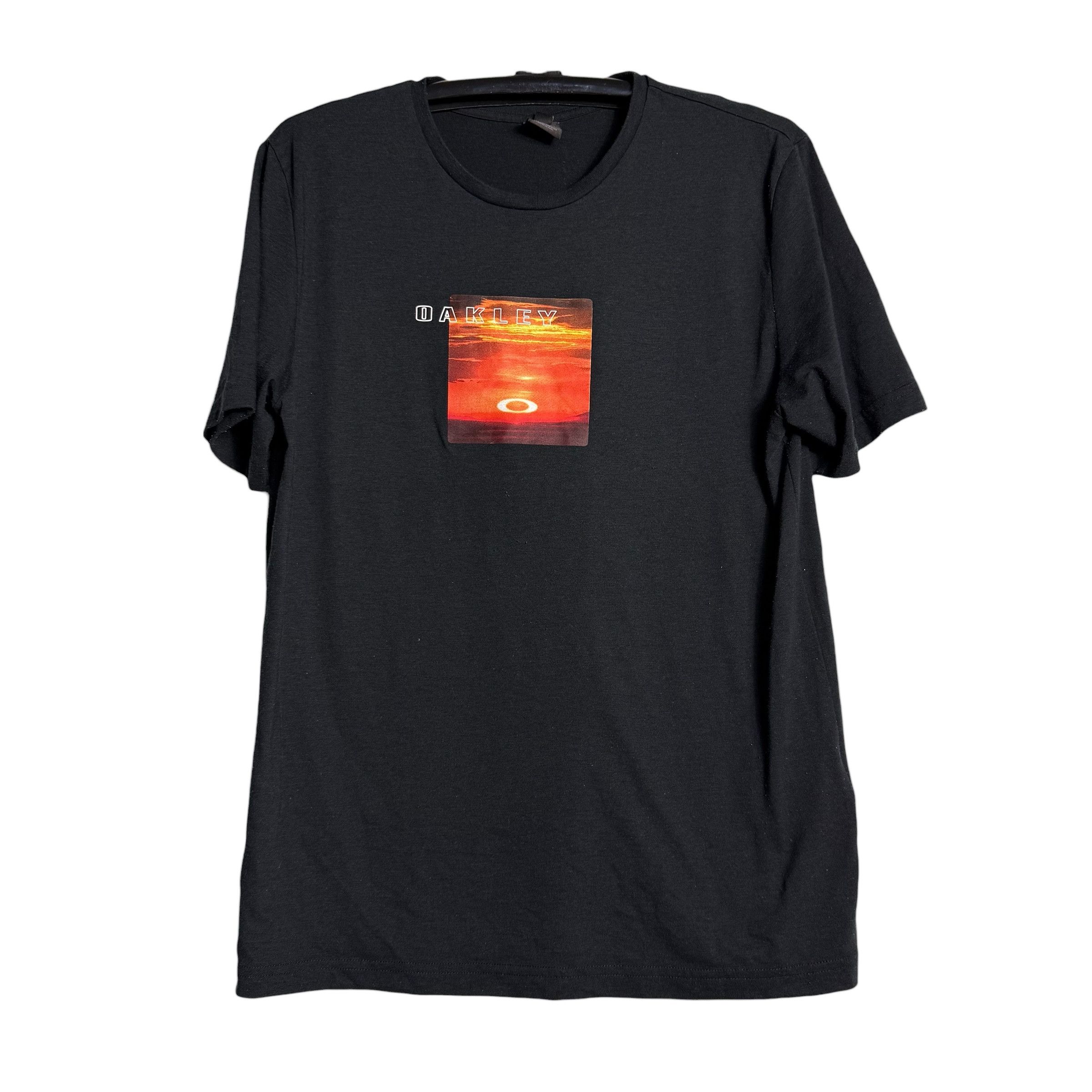 Oakley 🔥RARE🔥Vintage Oakley Spellout Graphic T-shirt Size US L / EU 52-54 / 3 - 1 Thumbnail