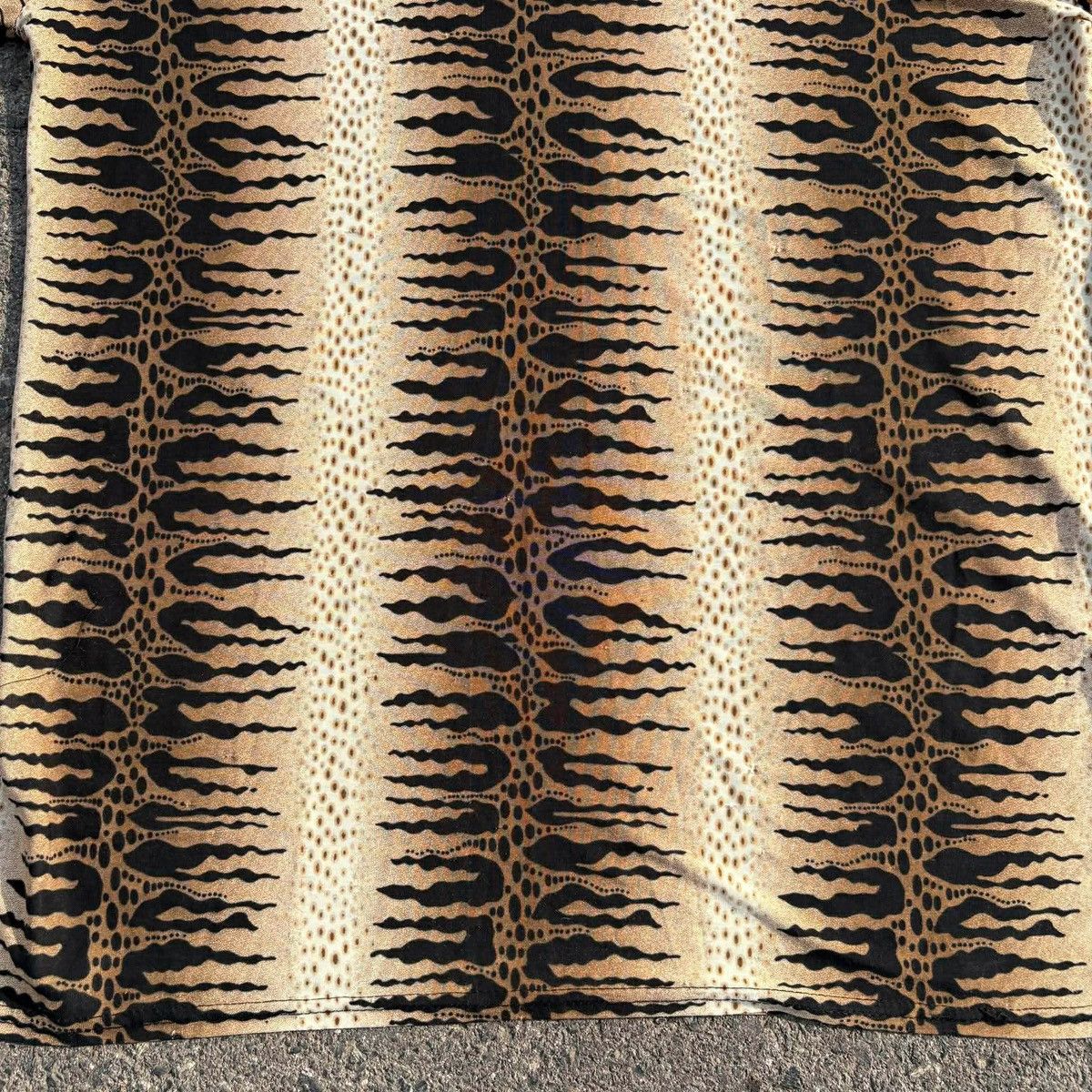 Japanese Brand Vintage Tiger Stripe All Over Print T-Shirt Size M Size US L / EU 52-54 / 3 - 6 Thumbnail