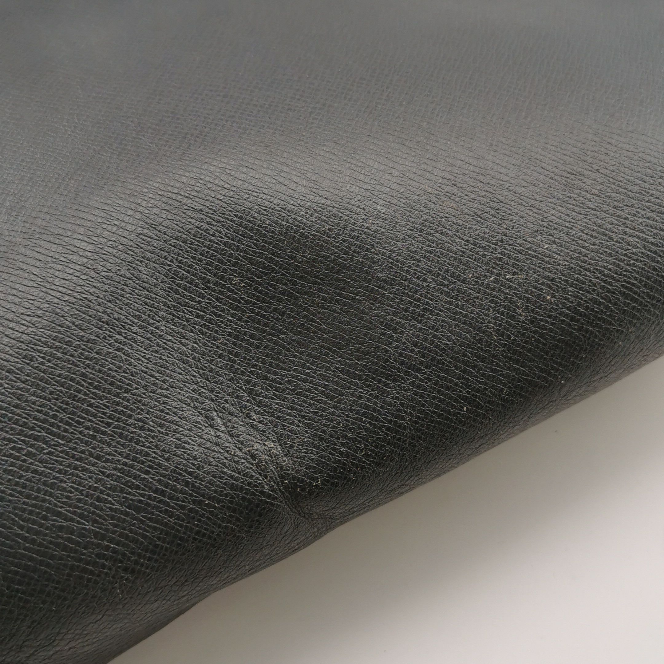 Louis Vuitton Louis Vuitton (LV) Taiga leather solid color flap letter lo Size ONE SIZE - 5 Thumbnail