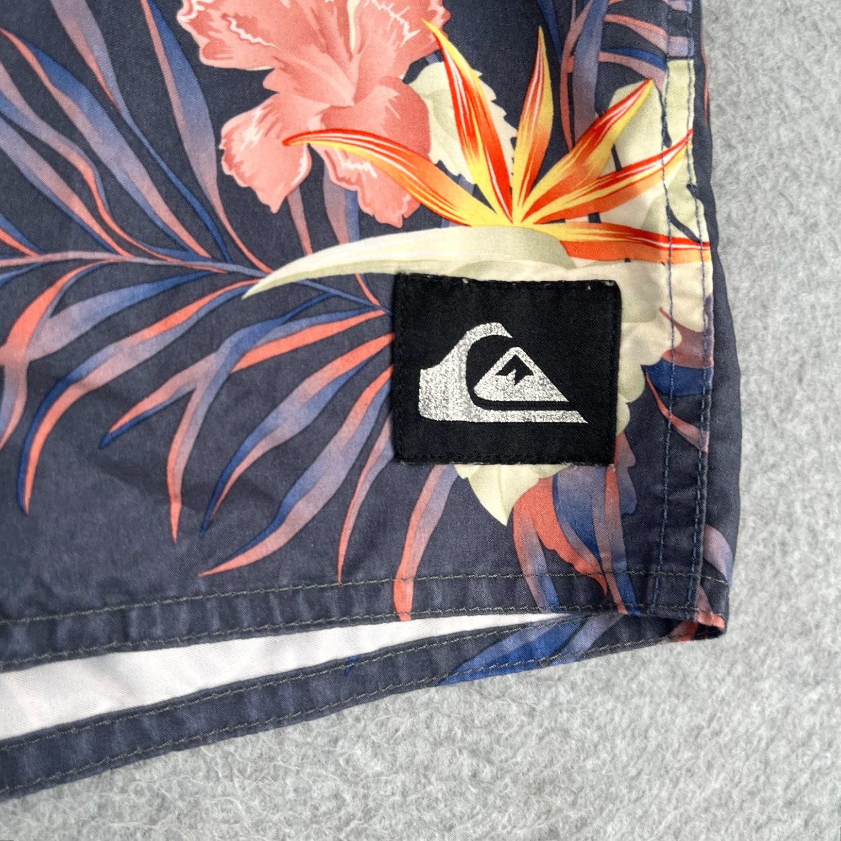 Quiksilver Quiksilver Swim Trunks Mens 36 Navy Blue Floral Board Shorts Bathing Suit Mens Size US 36 / EU 52 - 2 Thumbnail