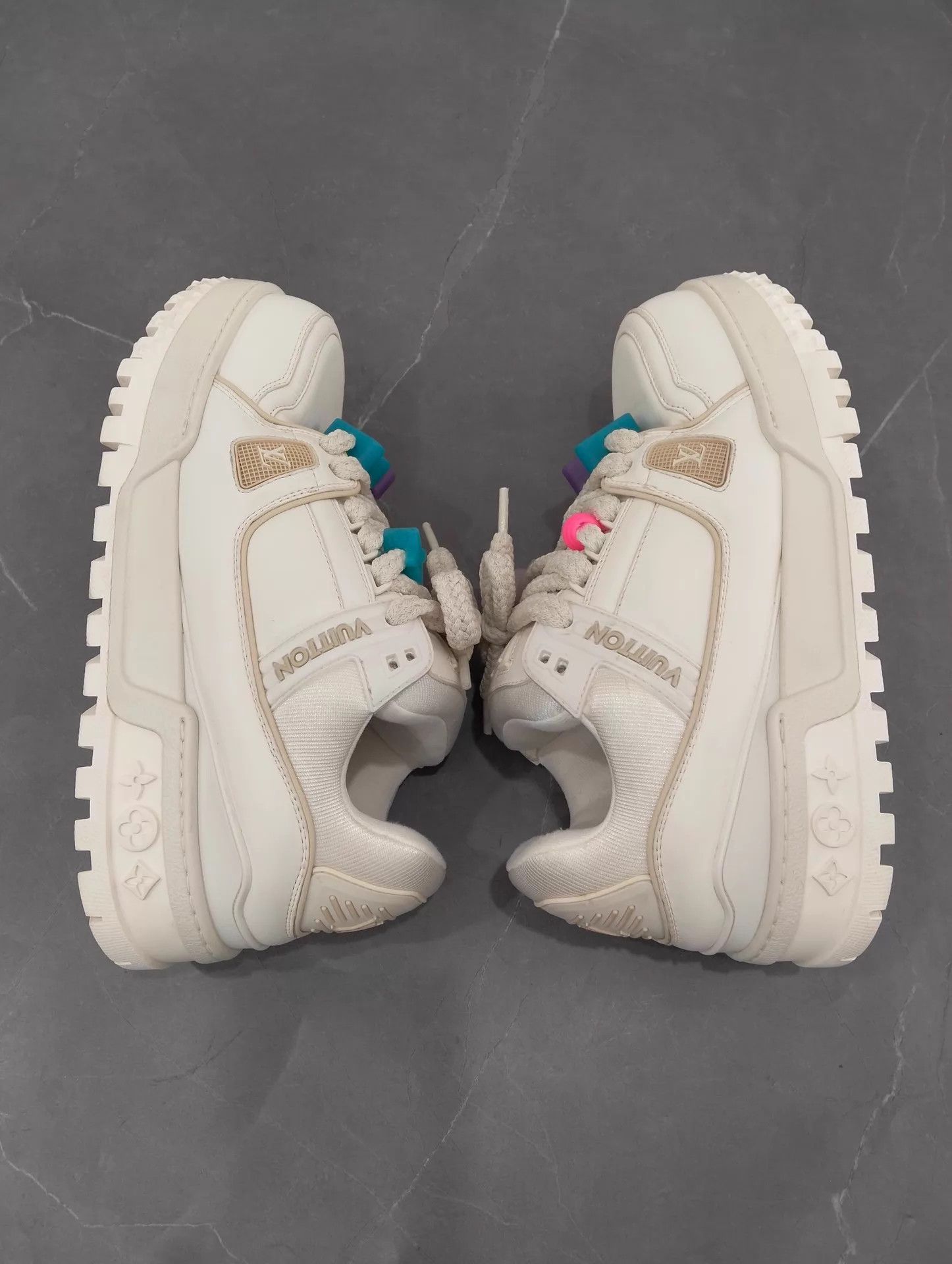 Louis Vuitton LV Maxi White Trainer 42 Size US 9 / EU 42 - 3 Thumbnail