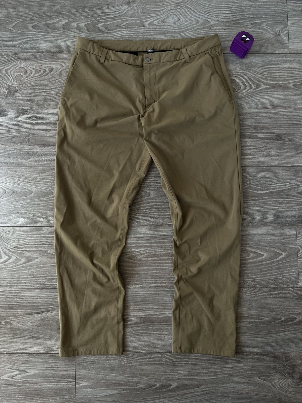 Lululemon Rare Lululemon Logo Straight Pro Reflective Selvage Pants Size US 38 / EU 54 - 1 Thumbnail