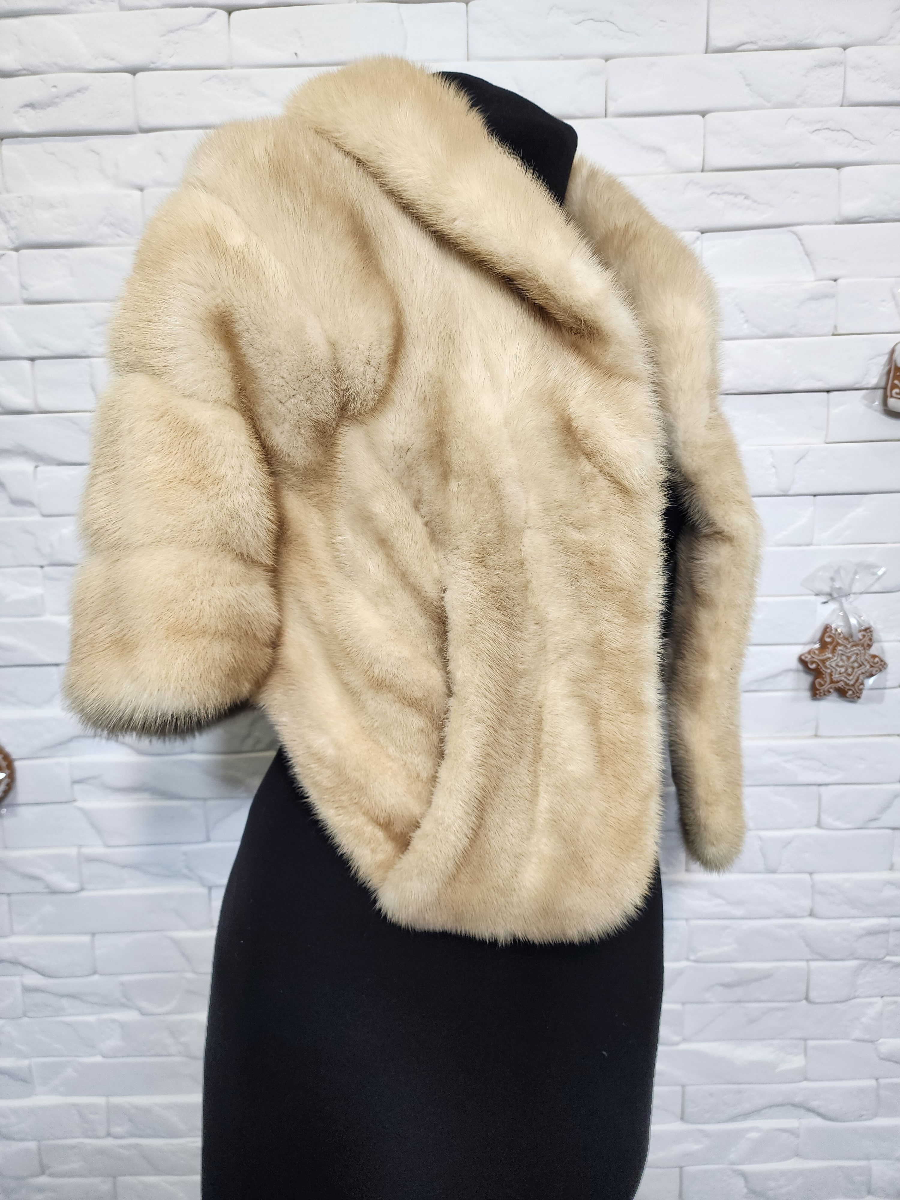 Uniqlo Vintage Fur Cape: Undyed Brown, Size S-L Size M / US 6-8 / IT 42-44 - 3 Thumbnail