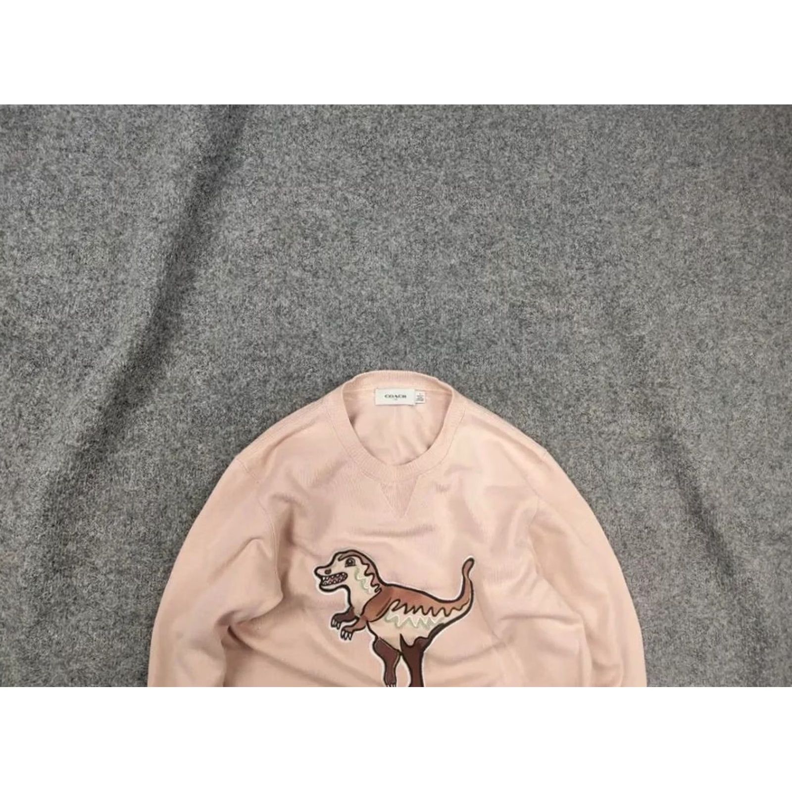 Coach VINTAGE Coach Rexy dinosaur embroidery Logo beige Crew Neck sweatshirt Size S / US 4 / IT 40 - 2 Thumbnail