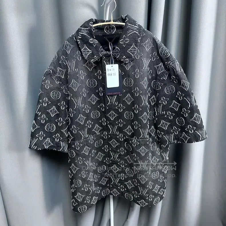 Louis Vuitton Louis Vuitton Full printed casual short sleeve shirt Size US L / EU 52-54 / 3 - 1 Thumbnail