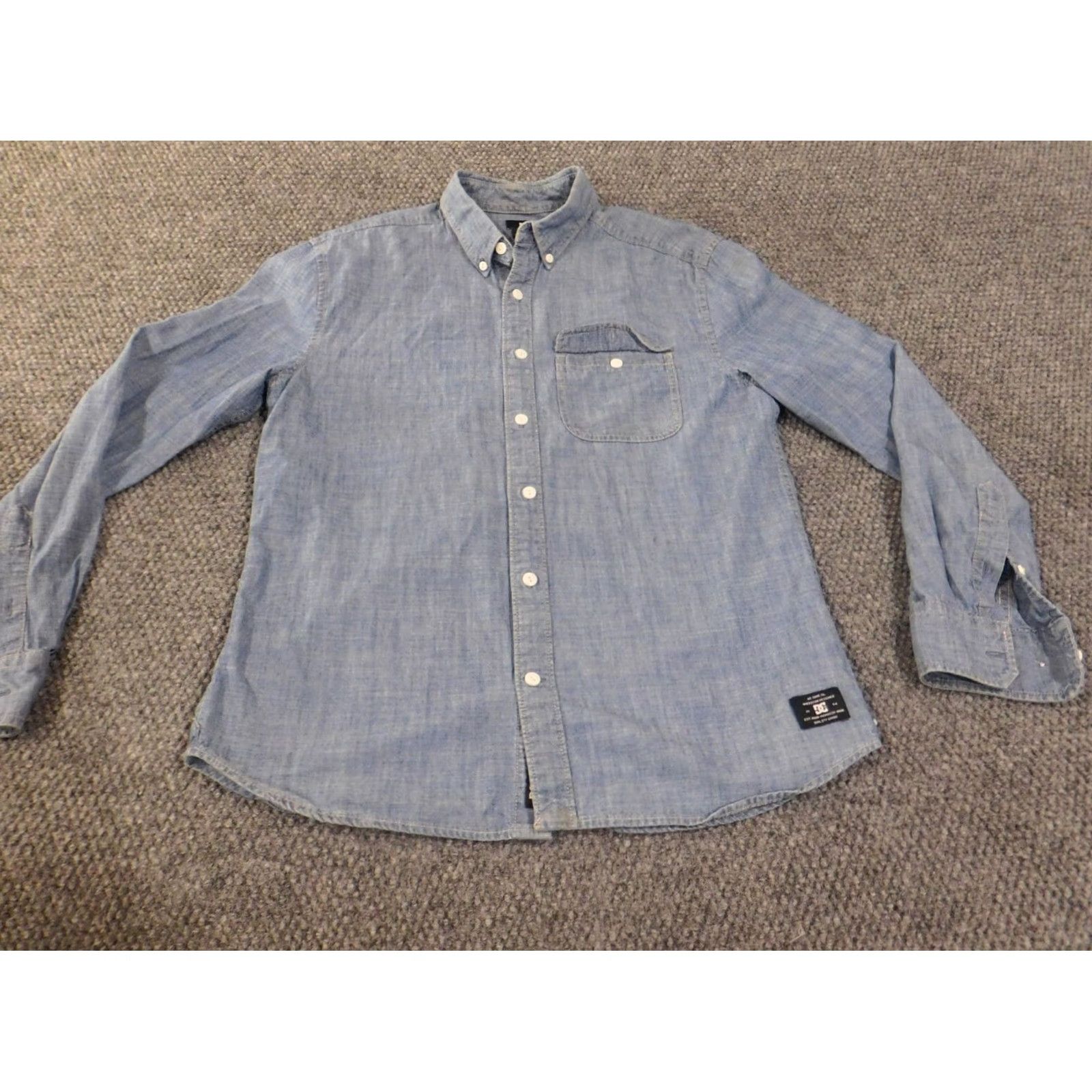 Vintage DC Shoes Shirt Men Denim Button Up Blue Retro Pocket Long Sleeve Collared Button-Down Slimming Outdoor Vintage: No Size US S / EU 44-46 / 1 - 3 Thumbnail