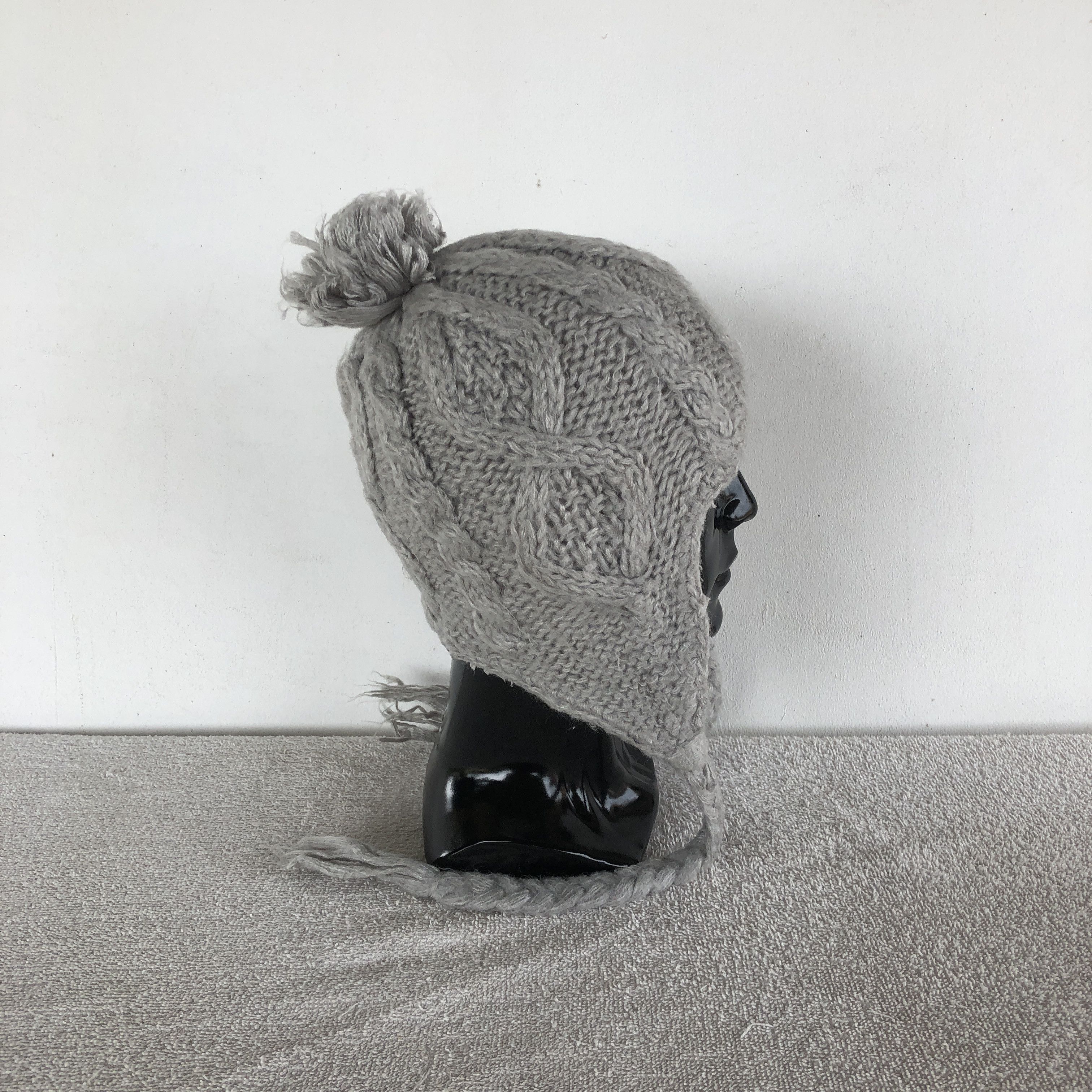 Japanese Brand Vintage Y2K Cable Knit Earflap Beanie Pom Pom Snow Caps Hats Size ONE SIZE - 3 Thumbnail