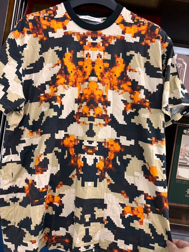 Givenchy Givenchy Givenchy Short Sleeve TShirt in Unique Pattern -2 Size US XS / EU 42 / 0 - 2 Thumbnail