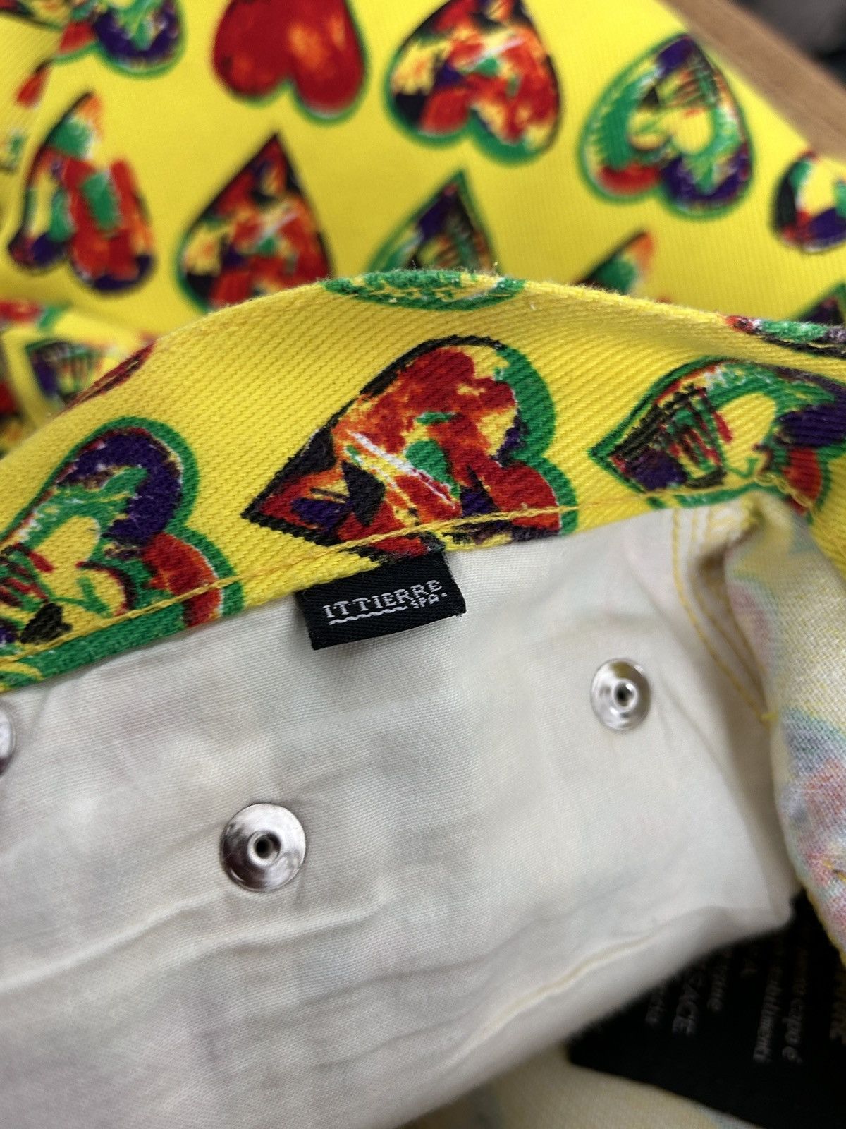 Versace 90s Vintage 1997 Gianni Versace Signature Heart Print Pants Size 28" / US 6 / IT 42 - 10 Thumbnail