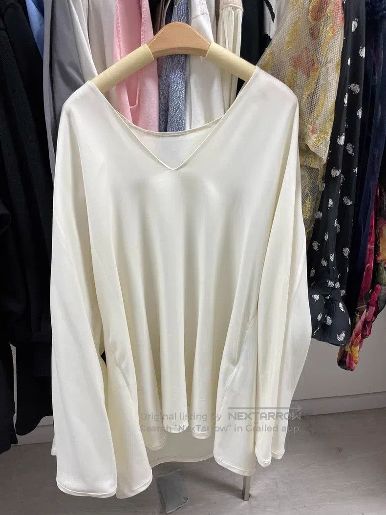 Valentino Valentino Silk V-neck bat sleeve top Size L / US 10 / IT 46 - 1 Thumbnail