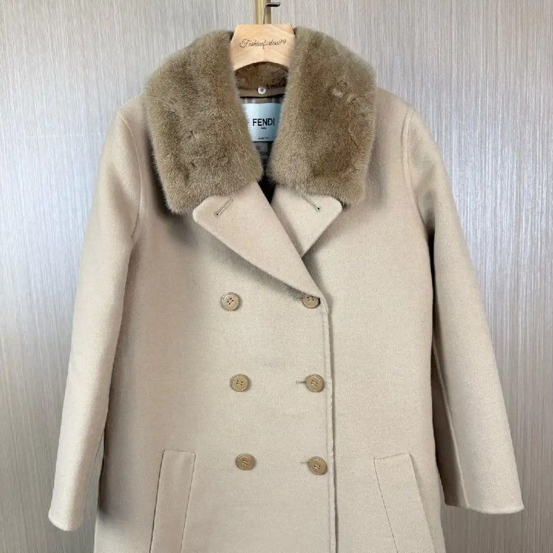 Fendi Fendi Women's Wool Coat with Fur Collar 0089 Size M / US 6-8 / IT 42-44 - 1 Thumbnail