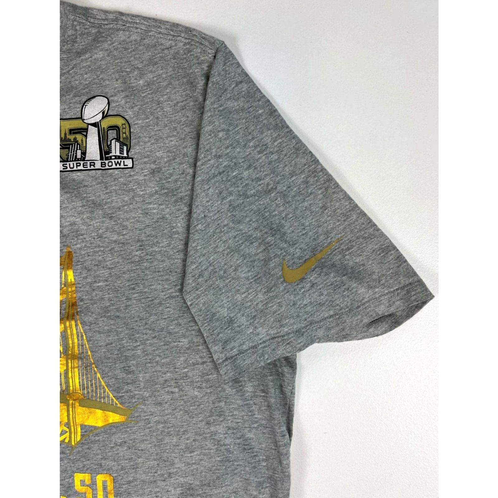 Nike Nike The Nike Tee T-Shirt XL Athletic Slim Fit Short Sleeve Crew Neck Gray Men's Sports Football SB50 2016 Size US XL / EU 56 / 4 - 5 Thumbnail