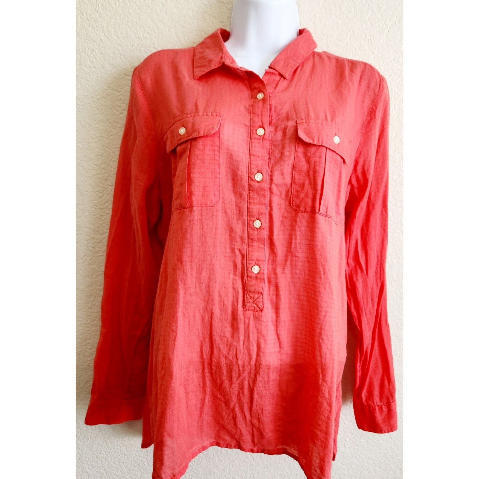 Old Navy Old Navy Coral 5 Button Collard Top Large Lightweight Size L / US 10 / IT 46 - 1 Thumbnail