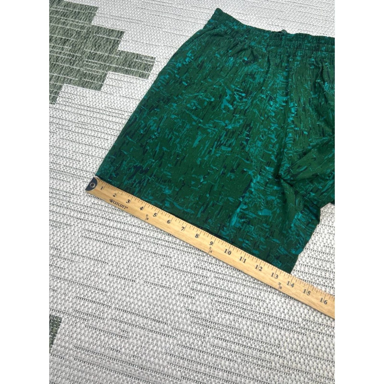 LIV Outdoor Outdoor Voices Mens Outdoor Camouflage Logo Rec Shorts Green 7in Inseam Drawstring Breathable Stretch Athletic Activewear Regular L Size US 33 - 6 Thumbnail