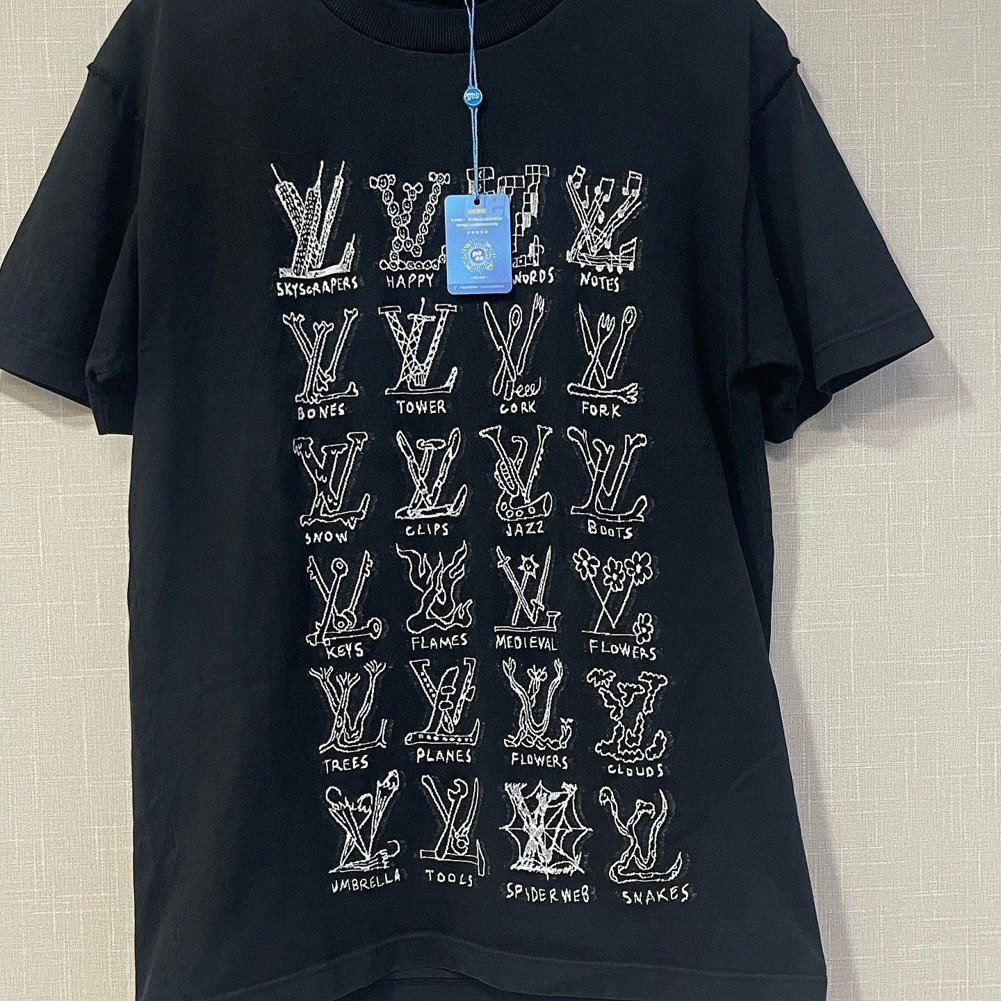 Louis Vuitton Louis Vuitton Graphic Logo T-Shirt Size S Size US S / EU 44-46 / 1 - 1 Thumbnail