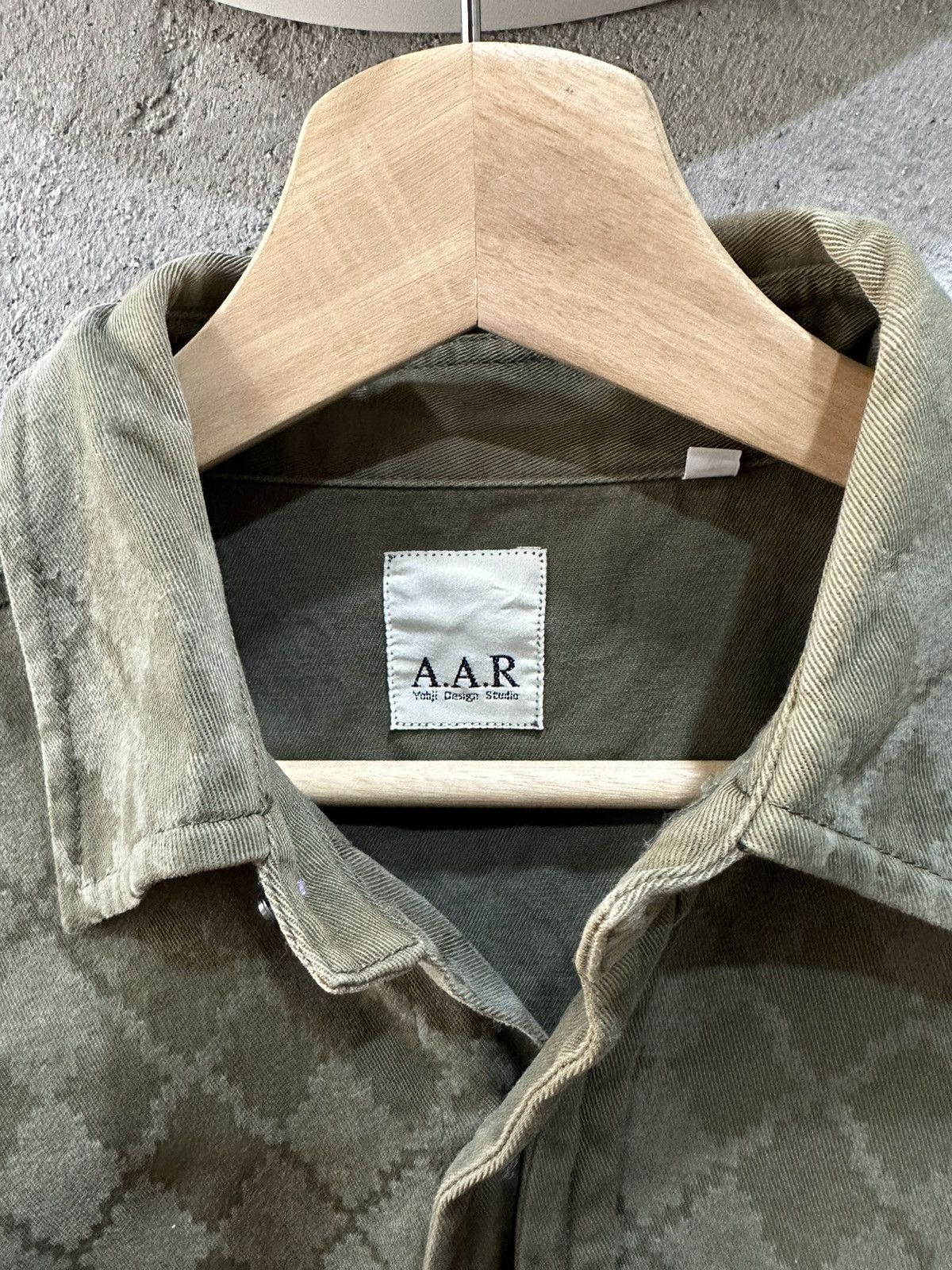 Yohji Yamamoto 1990 Yohji Yamamoto AAR Yohji Studio Rare Printed Army Shirt Size US M / EU 48-50 / 2 - 2 Thumbnail
