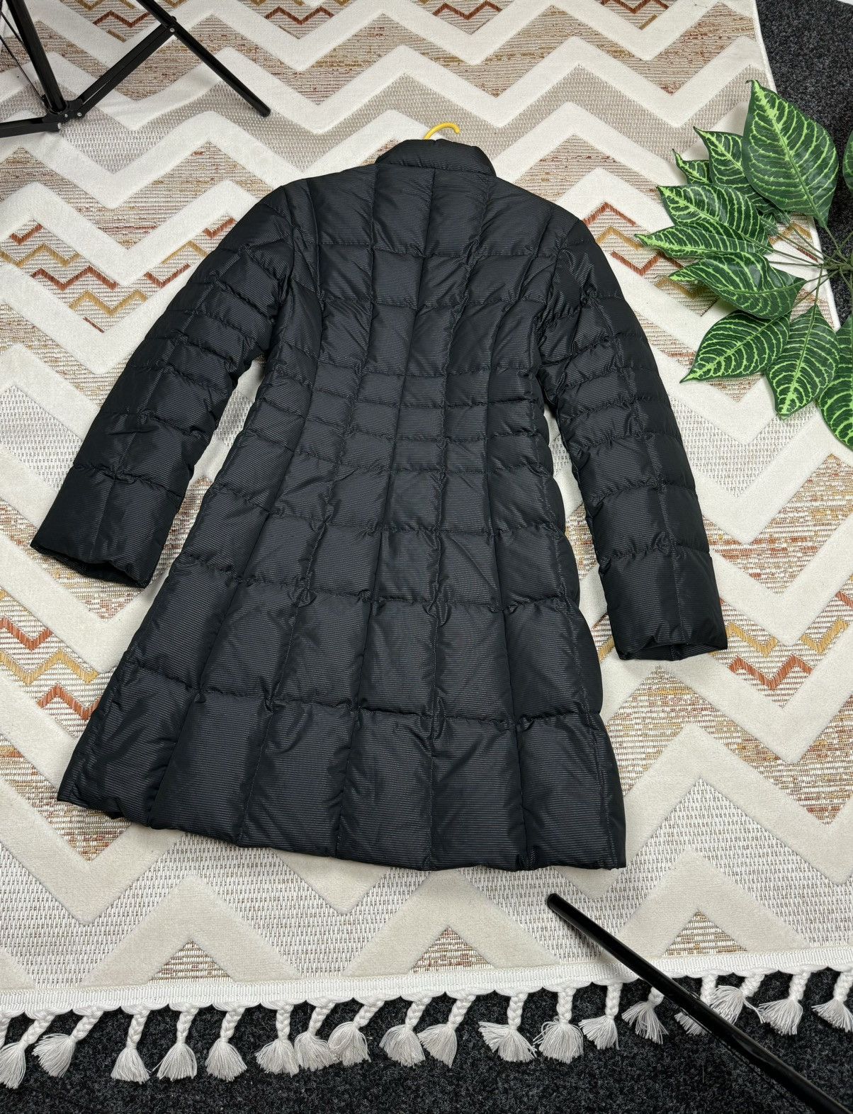 Moncler Moncler Rare Vintage Down Jacket Puffer Woman Size S - M Size S / US 4 / IT 40 - 14 Thumbnail