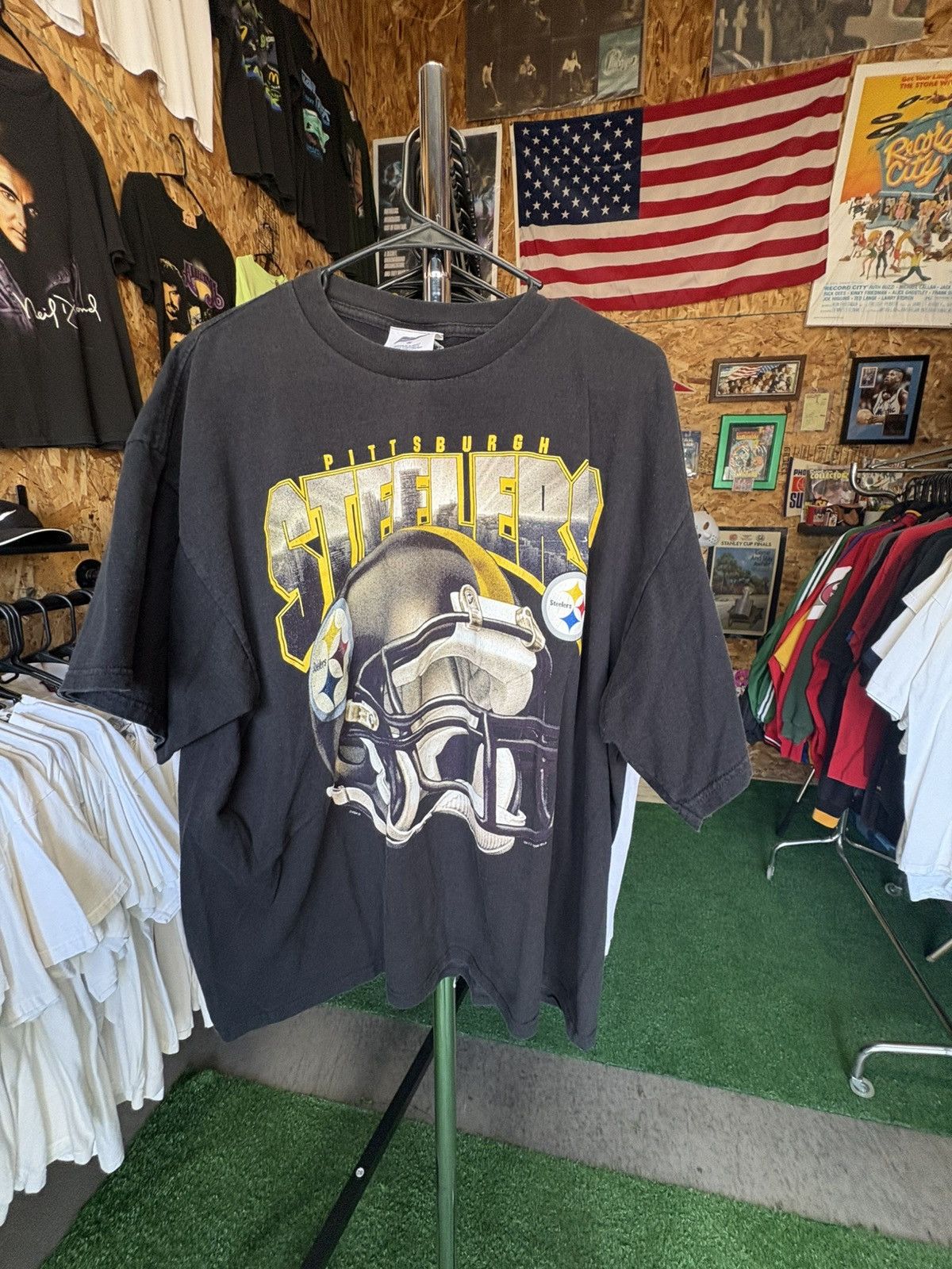 NFL Vintage Pittsburgh Steelers 1998 Helmet T-Shirt Size US XL / EU 56 / 4 - 1 Thumbnail