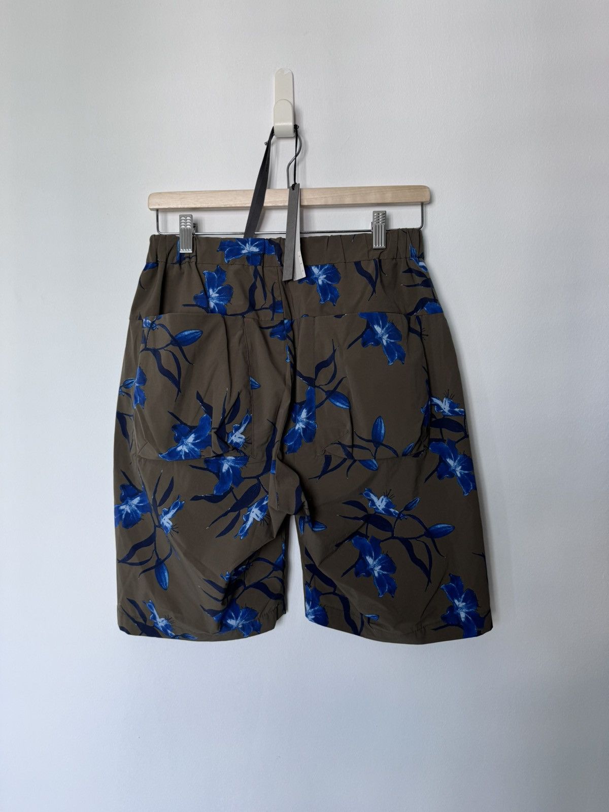 Kazuyuki Kumagai Attachment ATTACHMENT FLOWER PRINT SHORTS Size US 31 - 2 Thumbnail