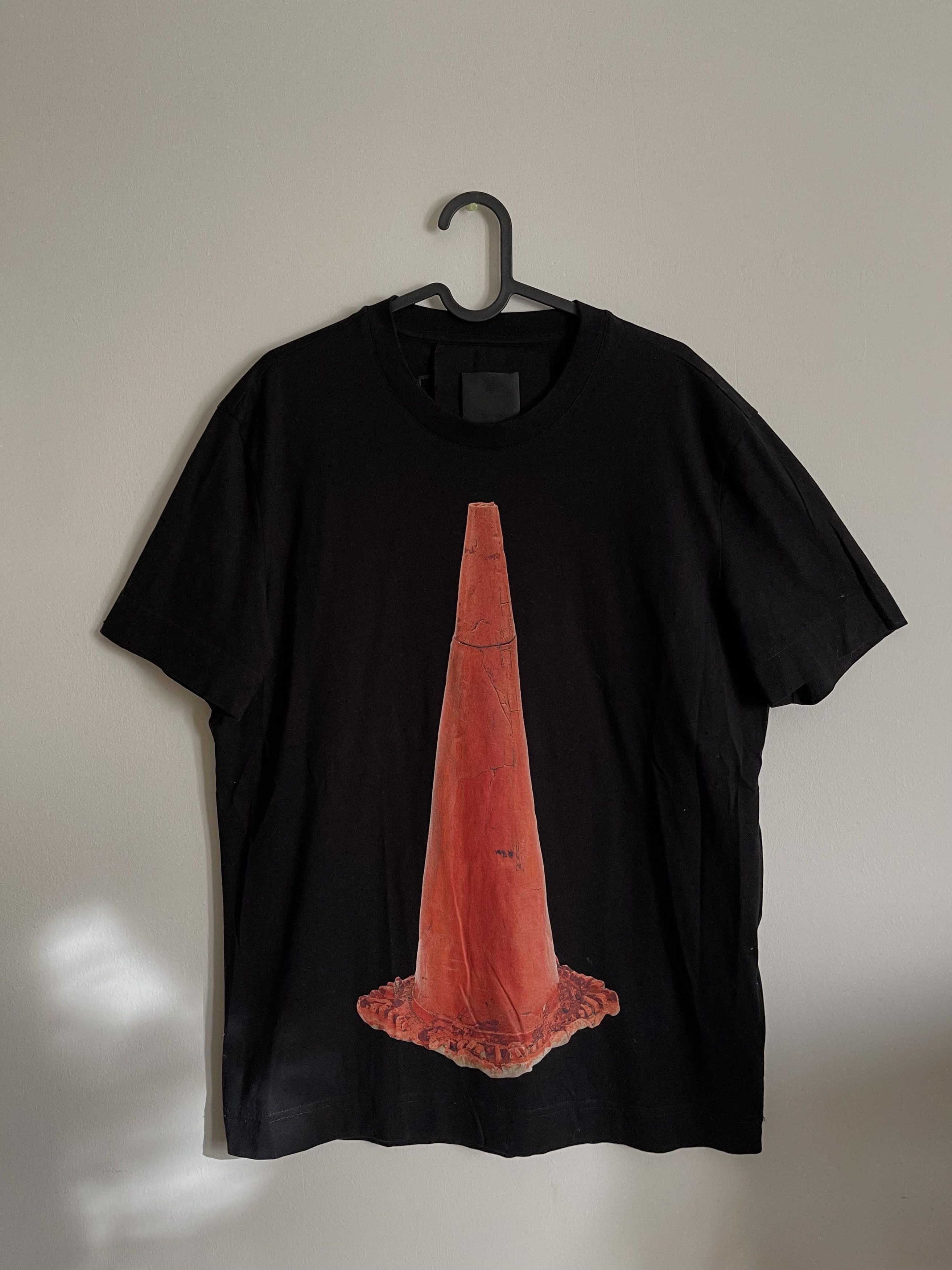 Givenchy Givenchy Cone Print T-Shirt Black Size US M / EU 48-50 / 2 - 1 Thumbnail