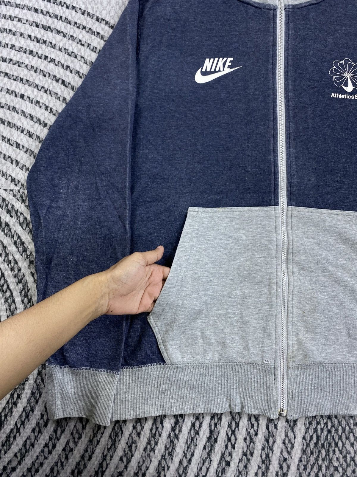 Nike Vintage Nike Athletics South Hooded Zipper Size US M / EU 48-50 / 2 - 6 Thumbnail