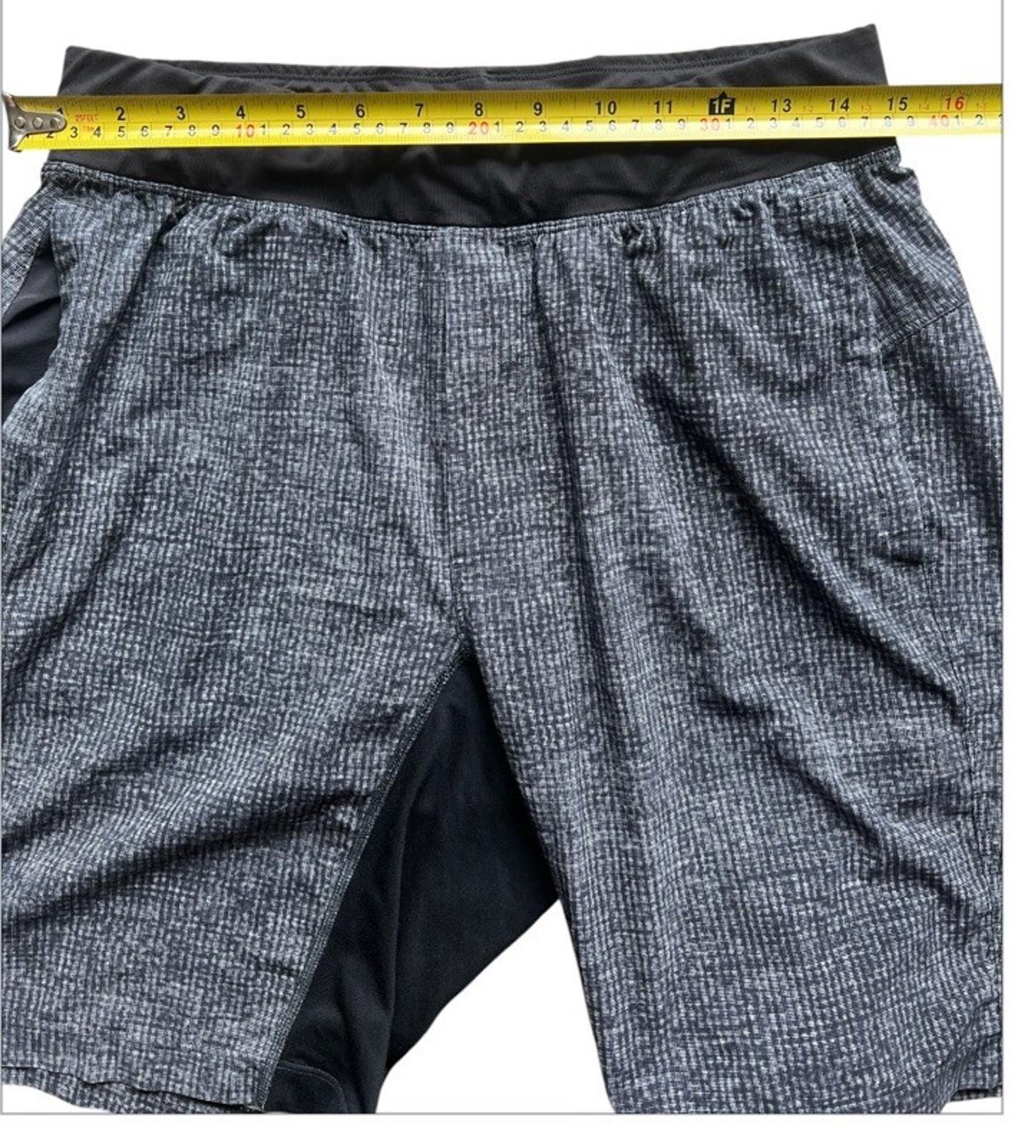 Lululemon Lululemon T.H.E. Short Linerless 9" Sz Medium Size US 32 / EU 48 - 4 Thumbnail