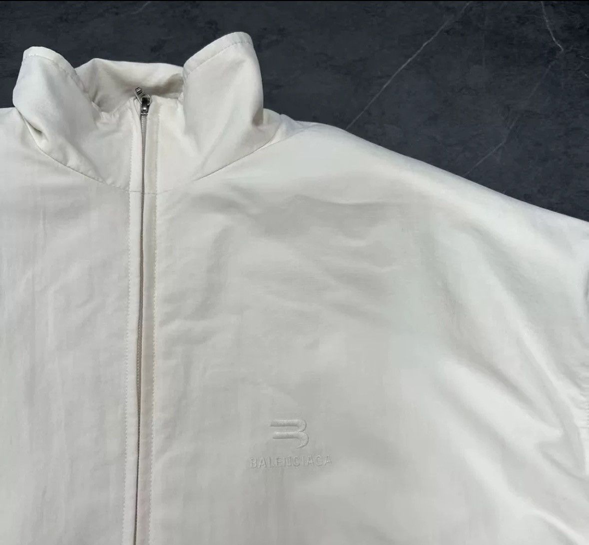 Balenciaga Balenciaga 22fw white padded shoulder nylon sports jacket Size US M / EU 48-50 / 2 - 4 Thumbnail