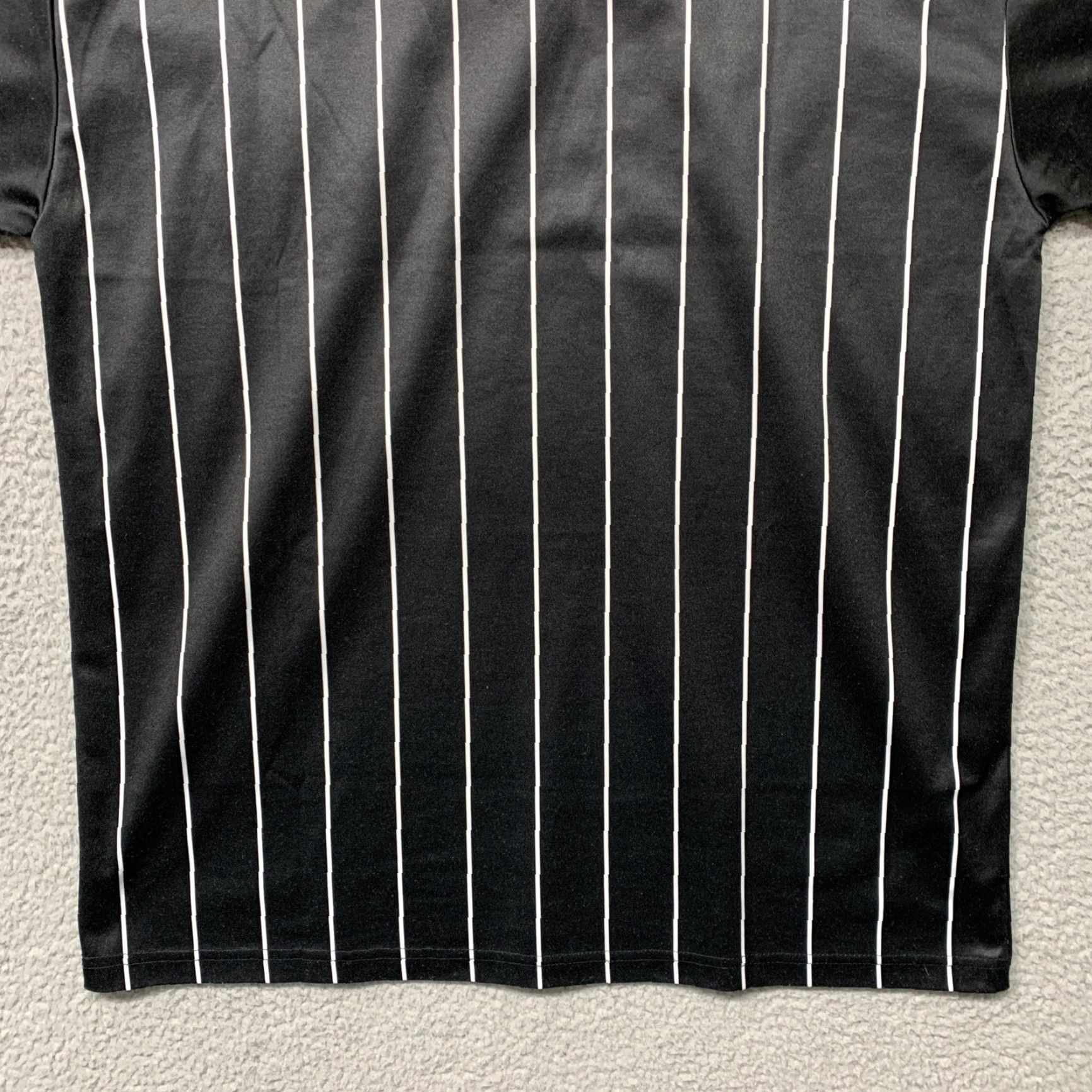 X-LARGE Ref Gear Men’s Uniform Shirt Black White Stripes Size XL 1 Pocket Collared Pullover Short Sleeve Size US XL / EU 56 / 4 - 6 Thumbnail