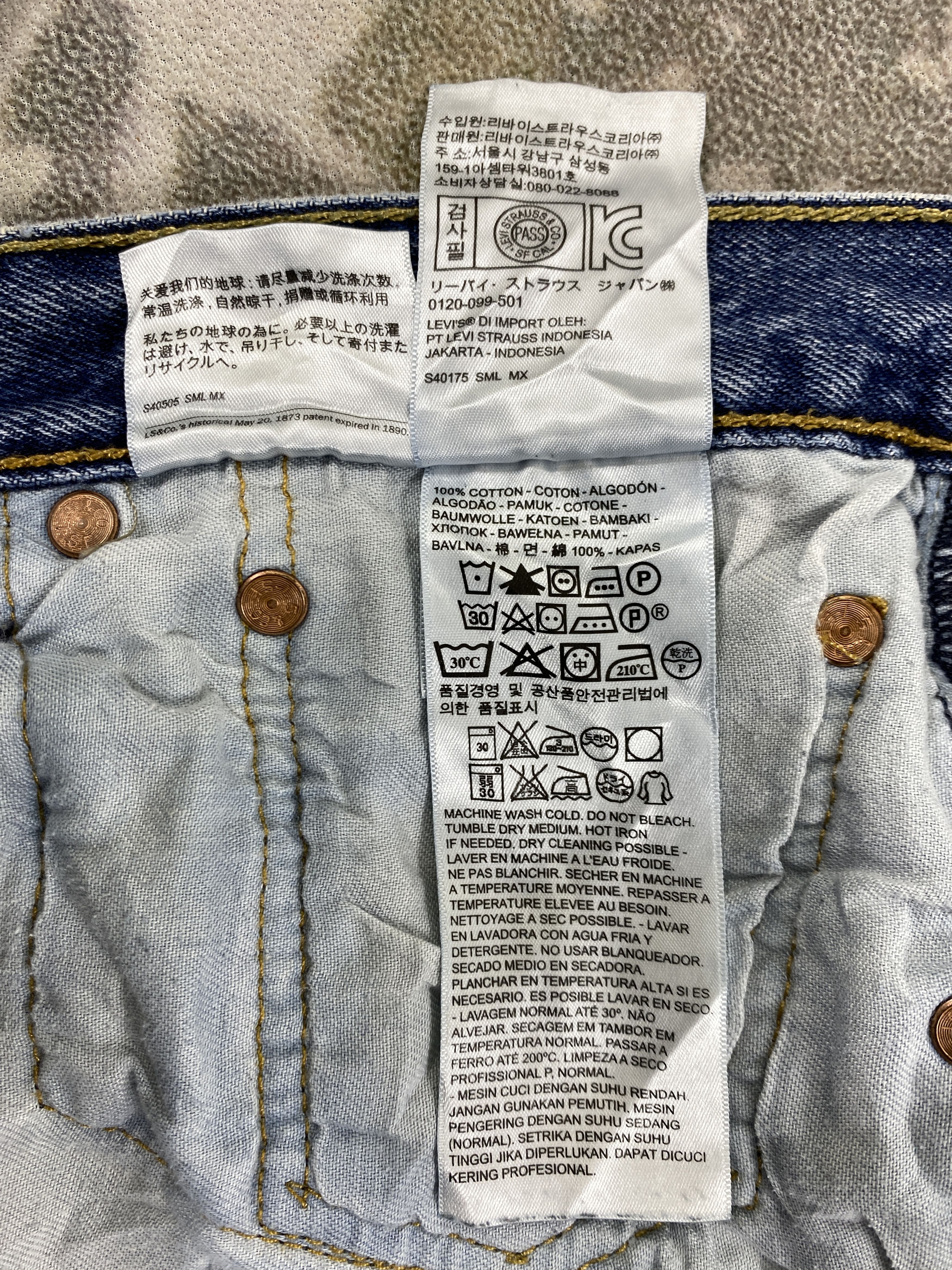 Vintage Blue Vintage Levi's 501 Jeans 35x34 Denim -JN2252 Size US 35 - 10 Thumbnail