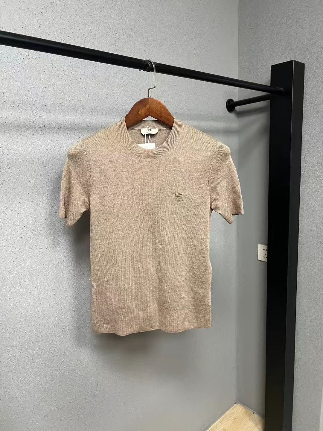 Fendi Fendi Reversed Logo Wool Short Sleeve Size US S / EU 44-46 / 1 - 1 Thumbnail