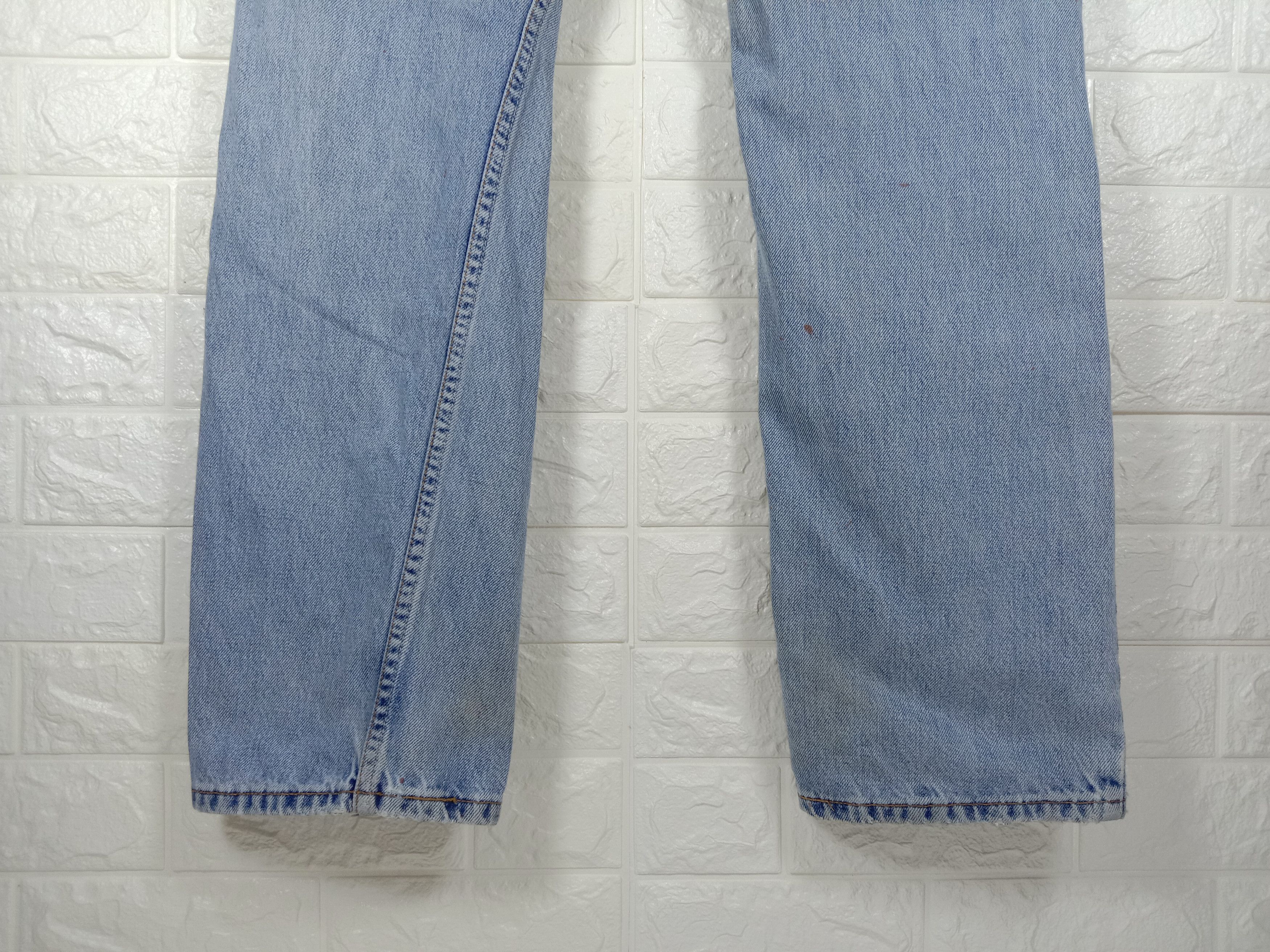 Levi's Vintage Levi's 505 Jeans Light Wash Distressed Denim Size US 33 - 8 Thumbnail