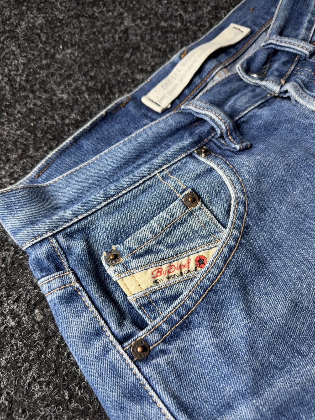 Diesel Retro 90s Diesel Distressed Jeans Made in Italy By Diesel Size US 29 - 7 Thumbnail