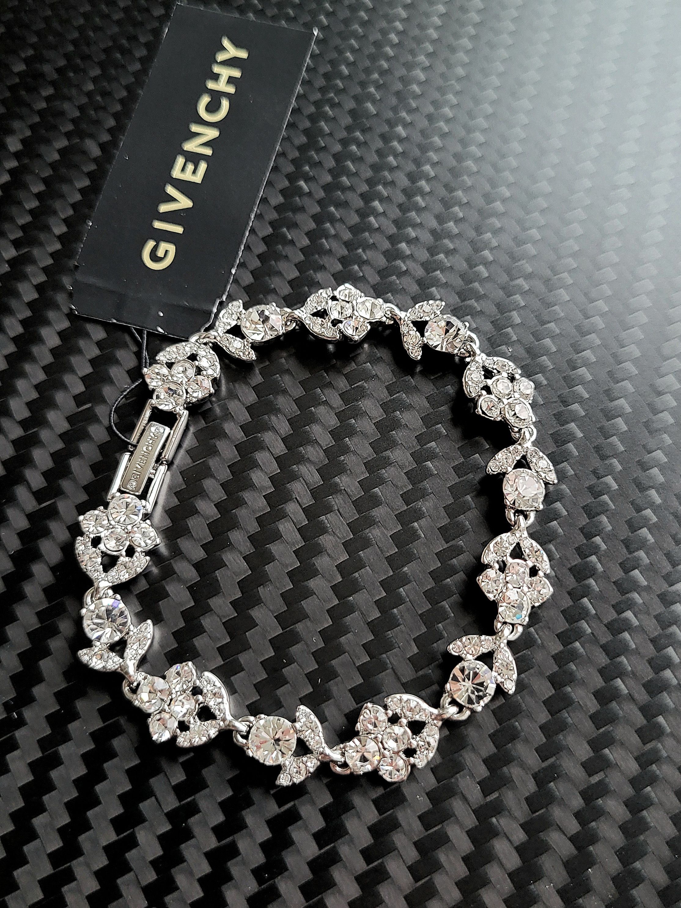 Givenchy 💎 Silver Crystal Clover Leaf Cluster Bracelet 🌿 Size ONE SIZE - 2 Thumbnail