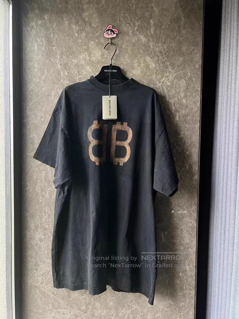 Balenciaga Balenciaga Bitcoin Short Sleeve T-shirt. Size US XXL / EU 58 / 5 - 1 Thumbnail