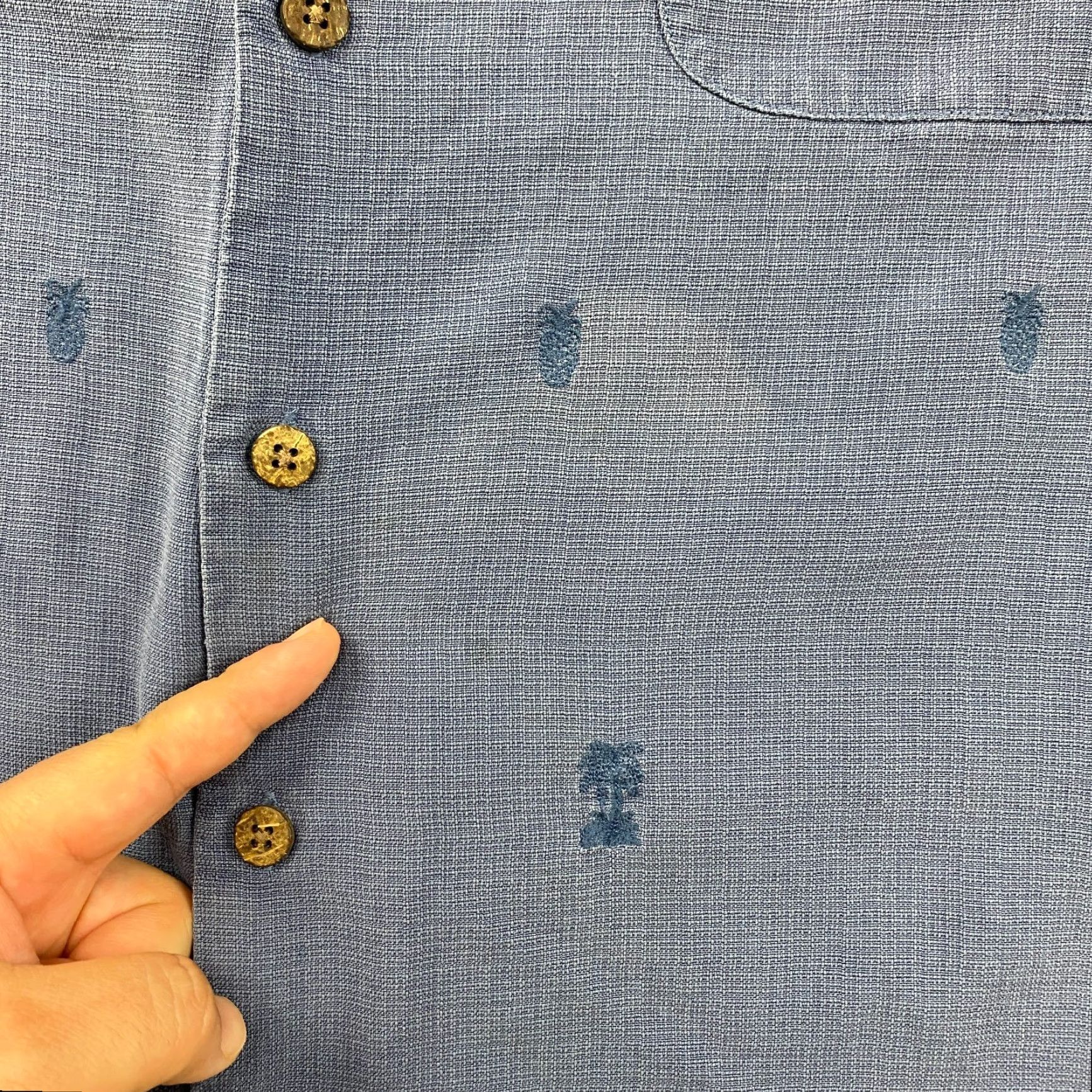 Tommy Bahama Tommy Bahama Hawaiian Shirt Mens XL Blue Silk Embroidered Pineapple Palms Pocket Button-Up Casual Hawaiian Size US XL / EU 56 / 4 - 3 Thumbnail