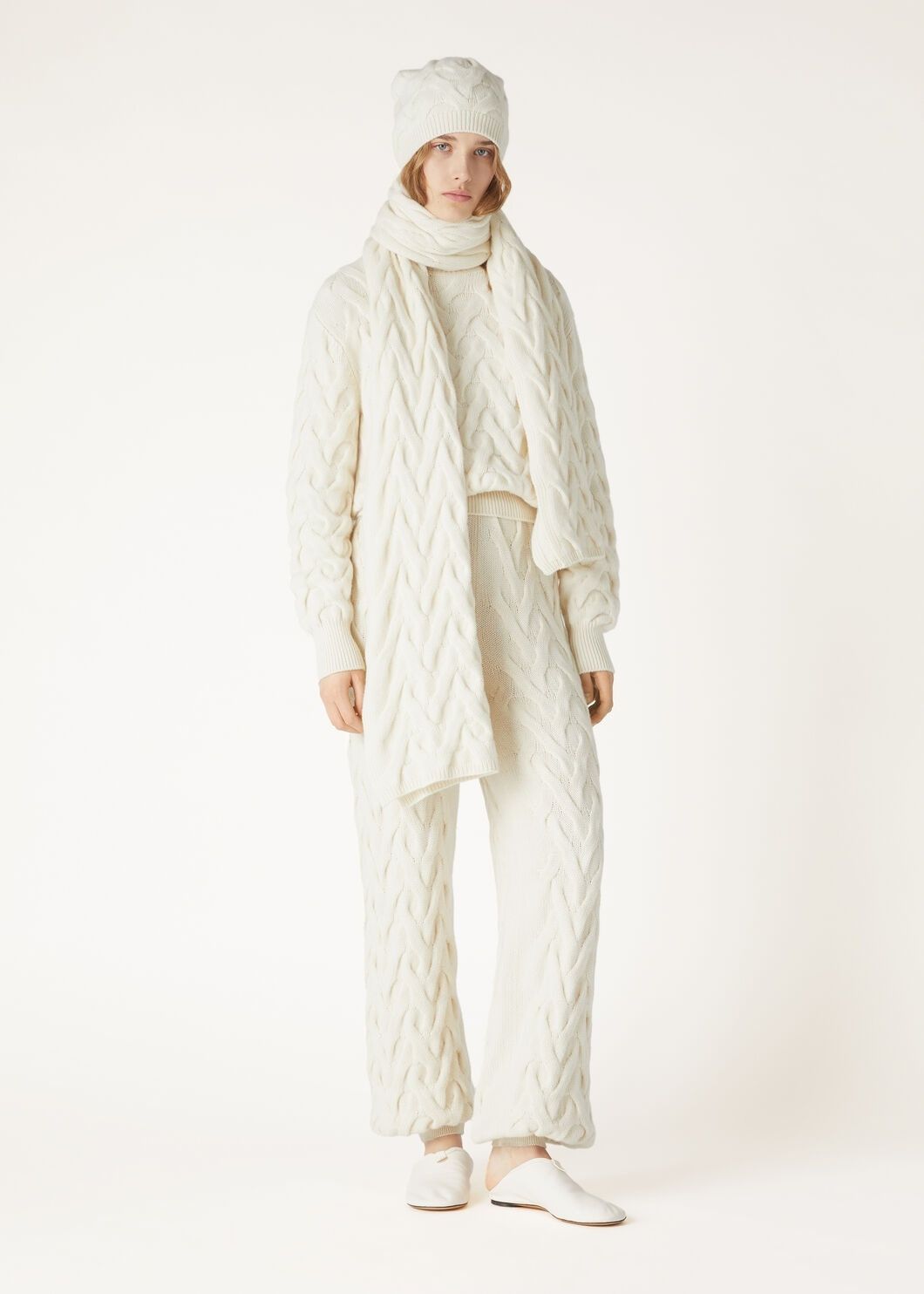Loro Piana o1w1db10825 FAO6246 Cocooning Crewneck Sweater in White Size M / US 6-8 / IT 42-44 - 2 Thumbnail