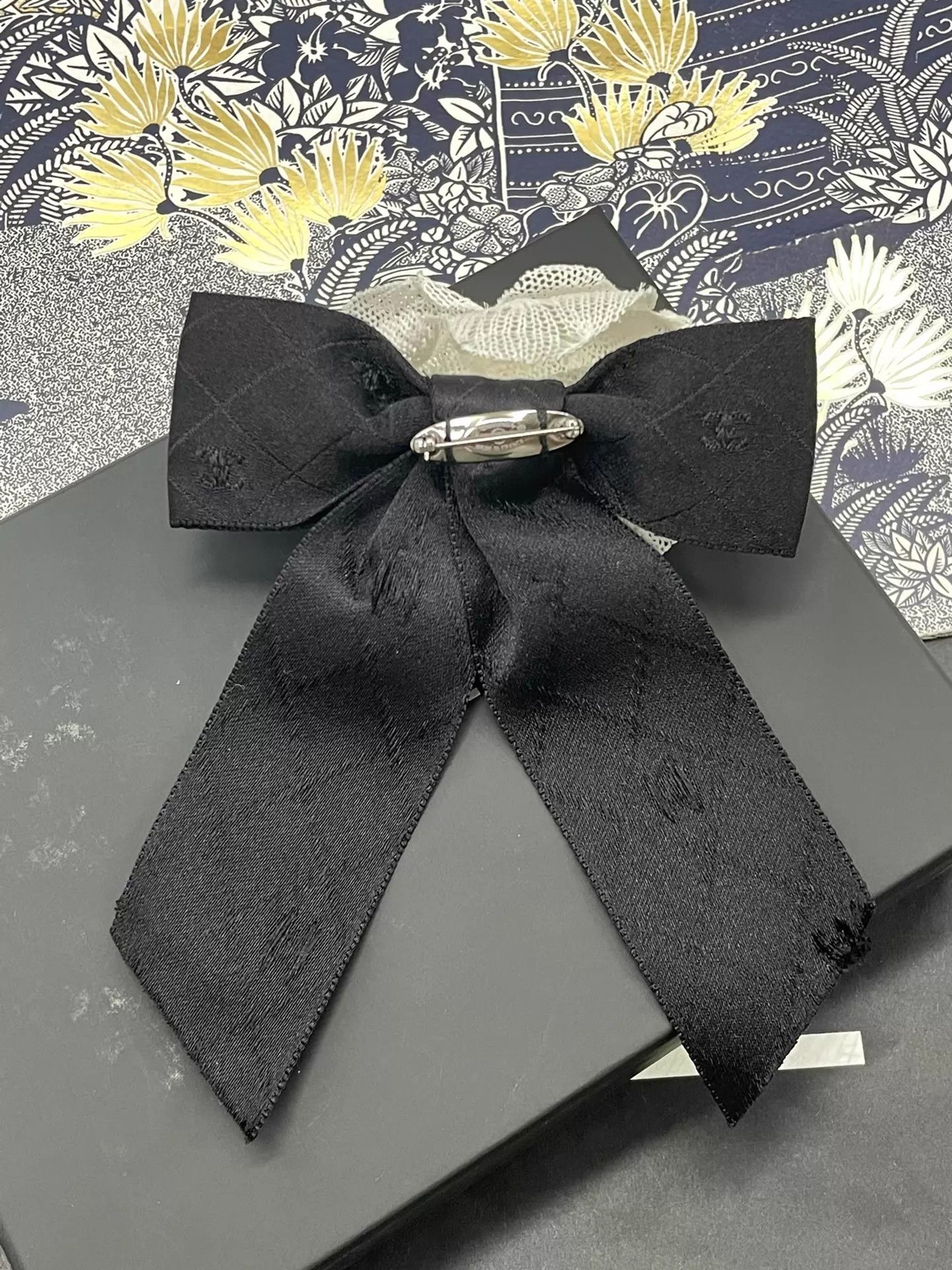Chanel Chanel Black & White Camellia Bow Brooch Classic Size ONE SIZE - 2 Thumbnail